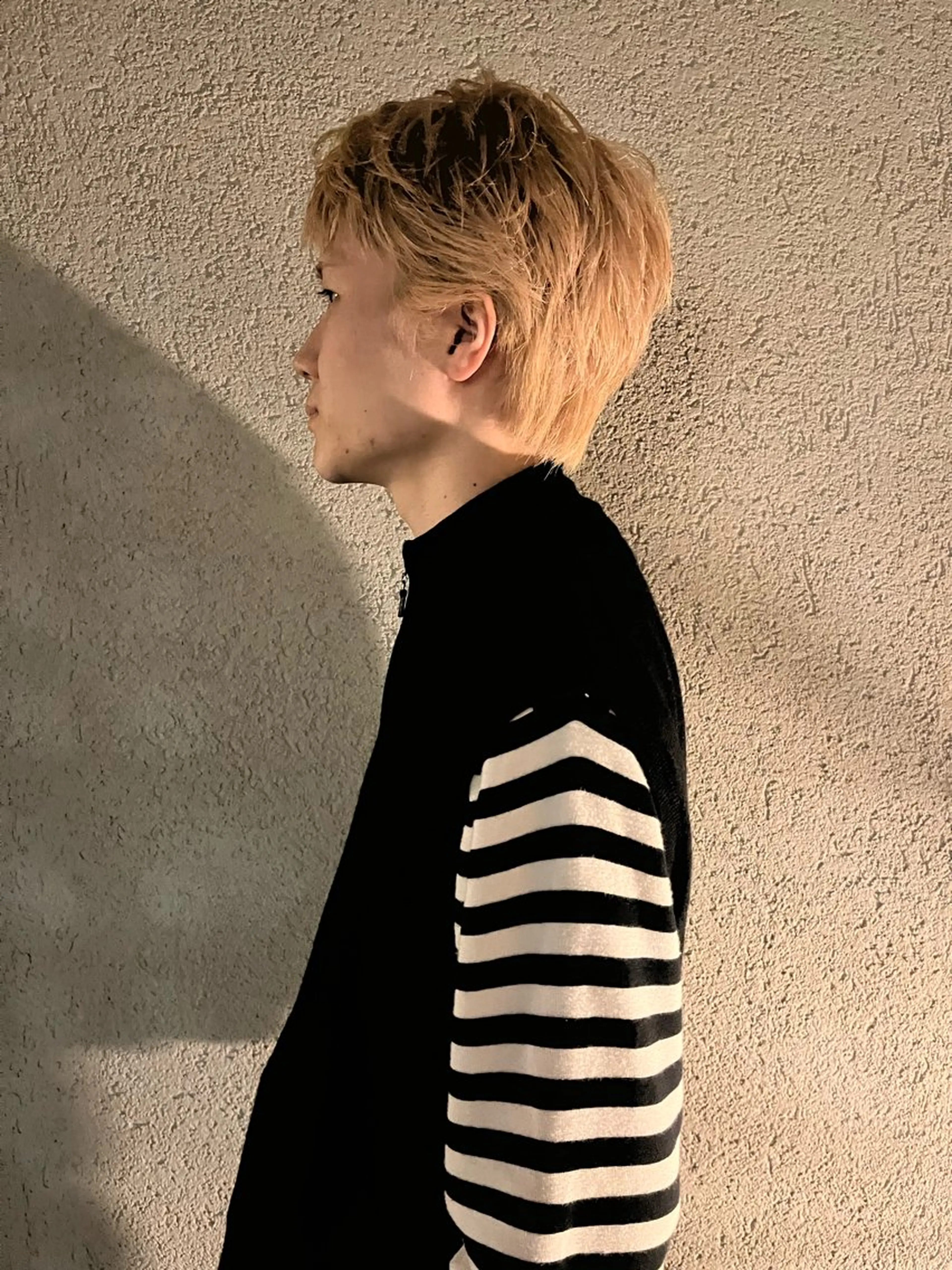 ショート カラー メンズ カット 曲がる縮毛矯正 センターパートのヘアスタイル