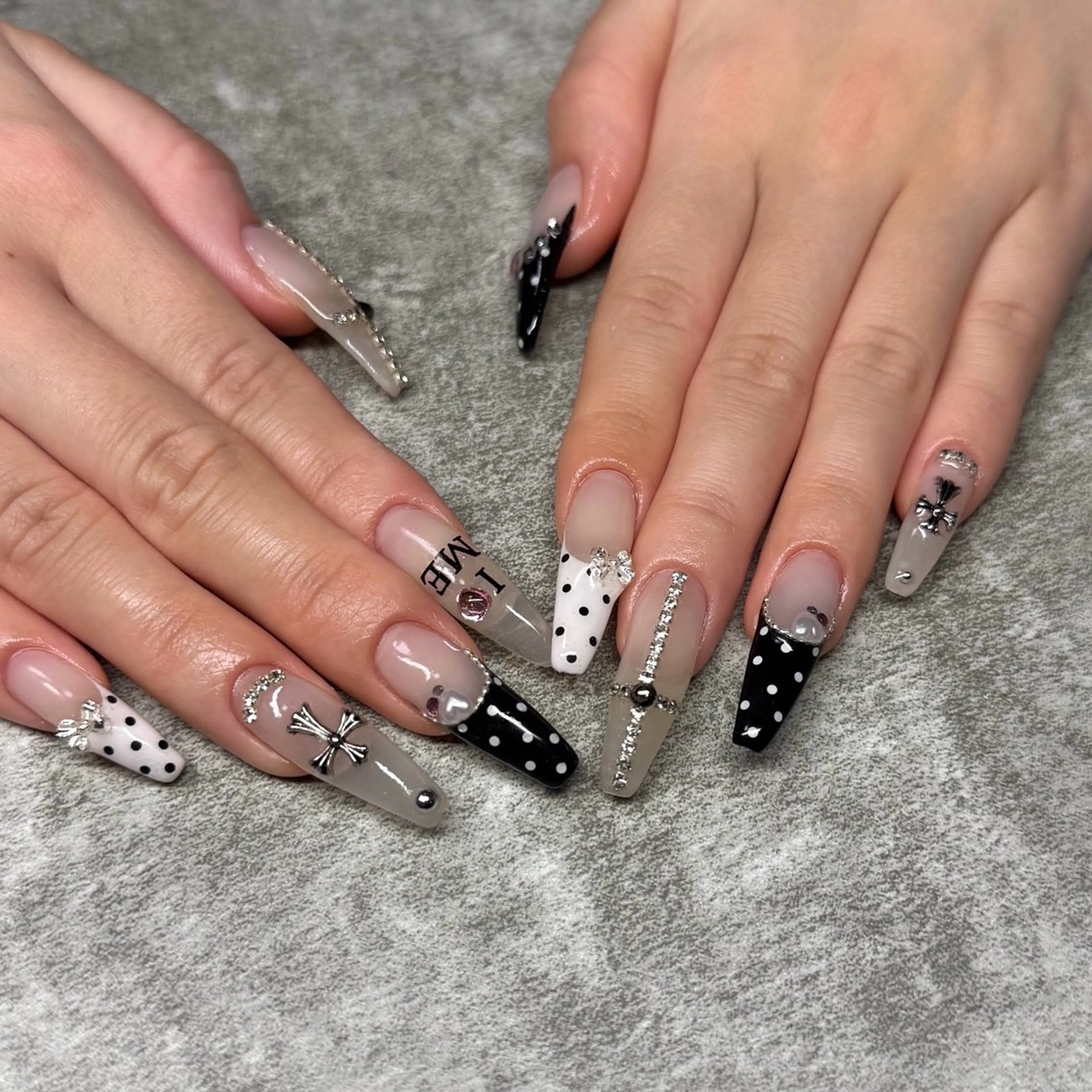 ネイル ハンドネイル ﾊﾗ ｱｲｶのネイルデザイン