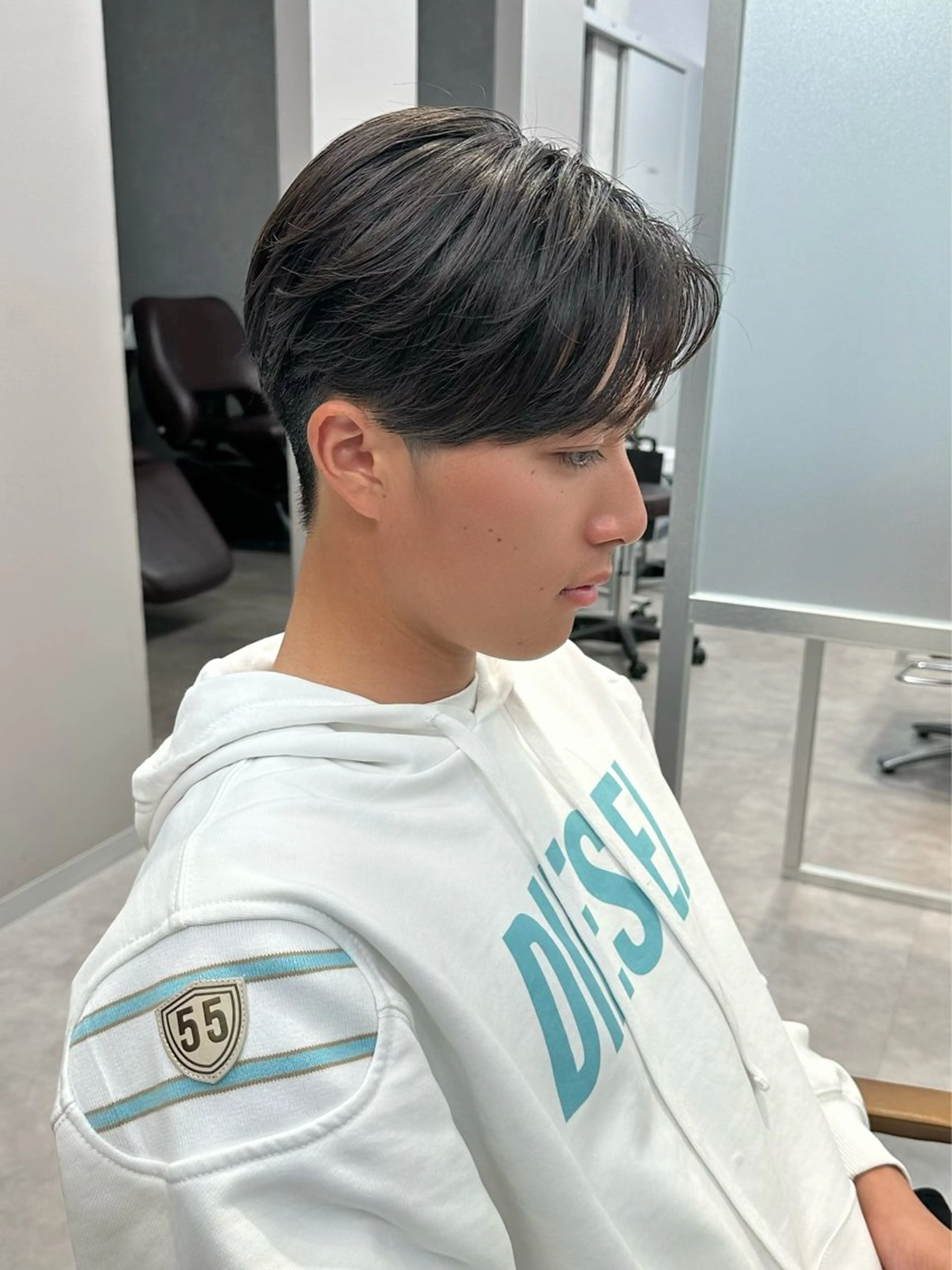 パーマ メンズ センターパート 縮毛矯正 かのん/メンズ毛流れ 特化/曲がる縮毛矯正のヘアスタイル