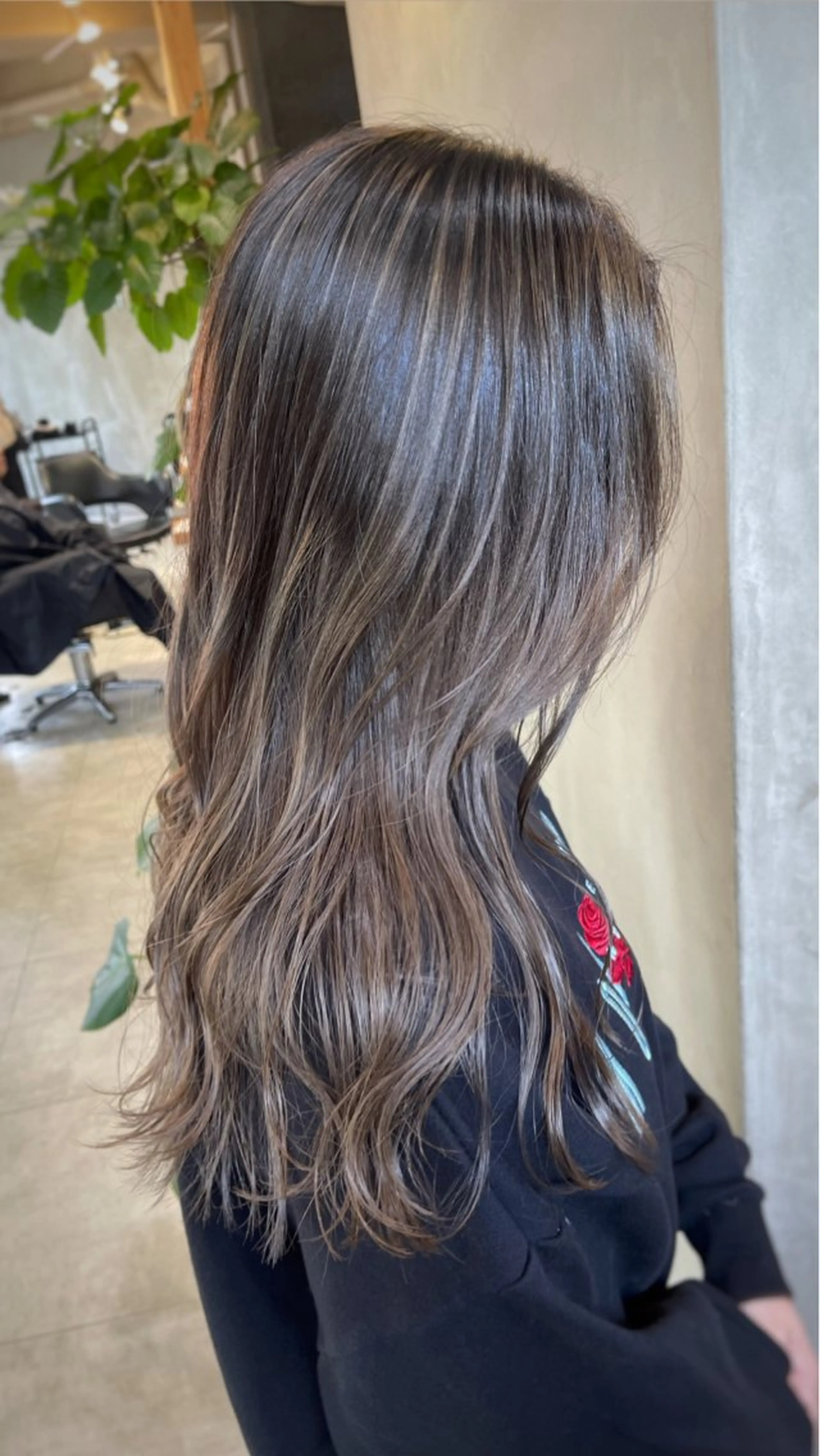 ロング 佐々木  まゆかのヘアスタイル