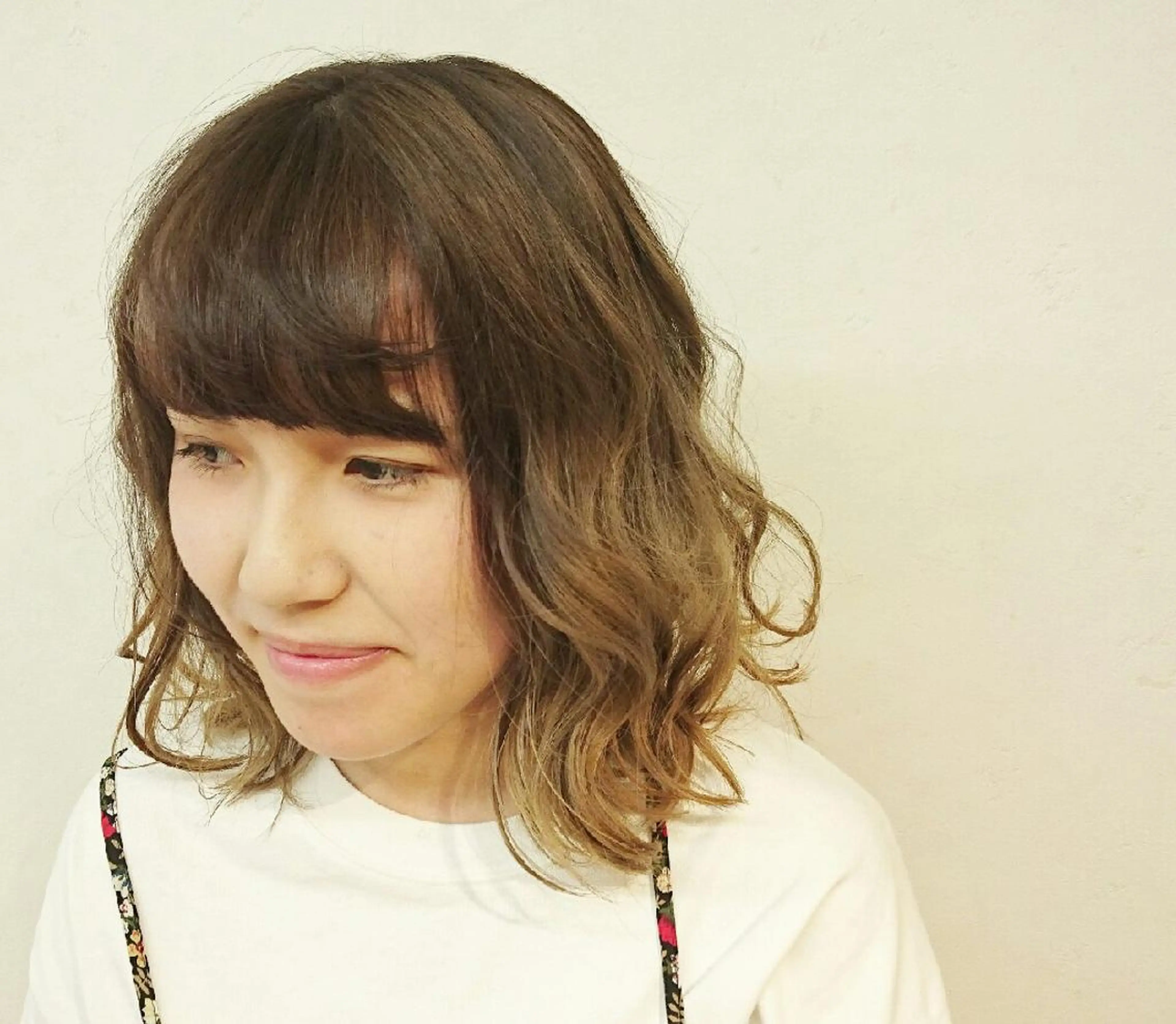 ミディアム カラー グラデーションカラー 透明感ハイライト◎ 伊藤夏海のヘアスタイル
