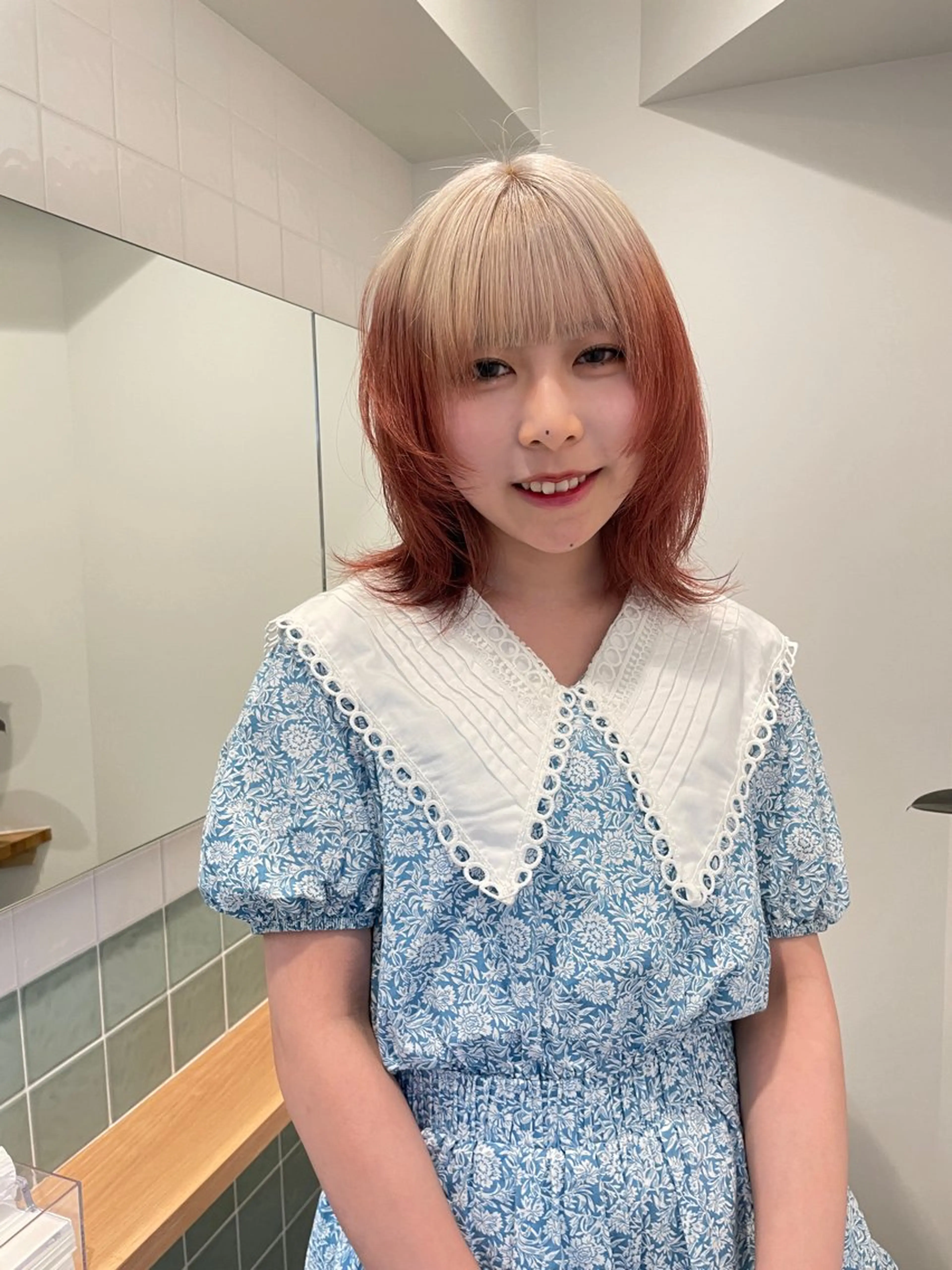 ミディアム カラー 切りっぱなしボブ レイヤー/縮毛矯正のヘアスタイル