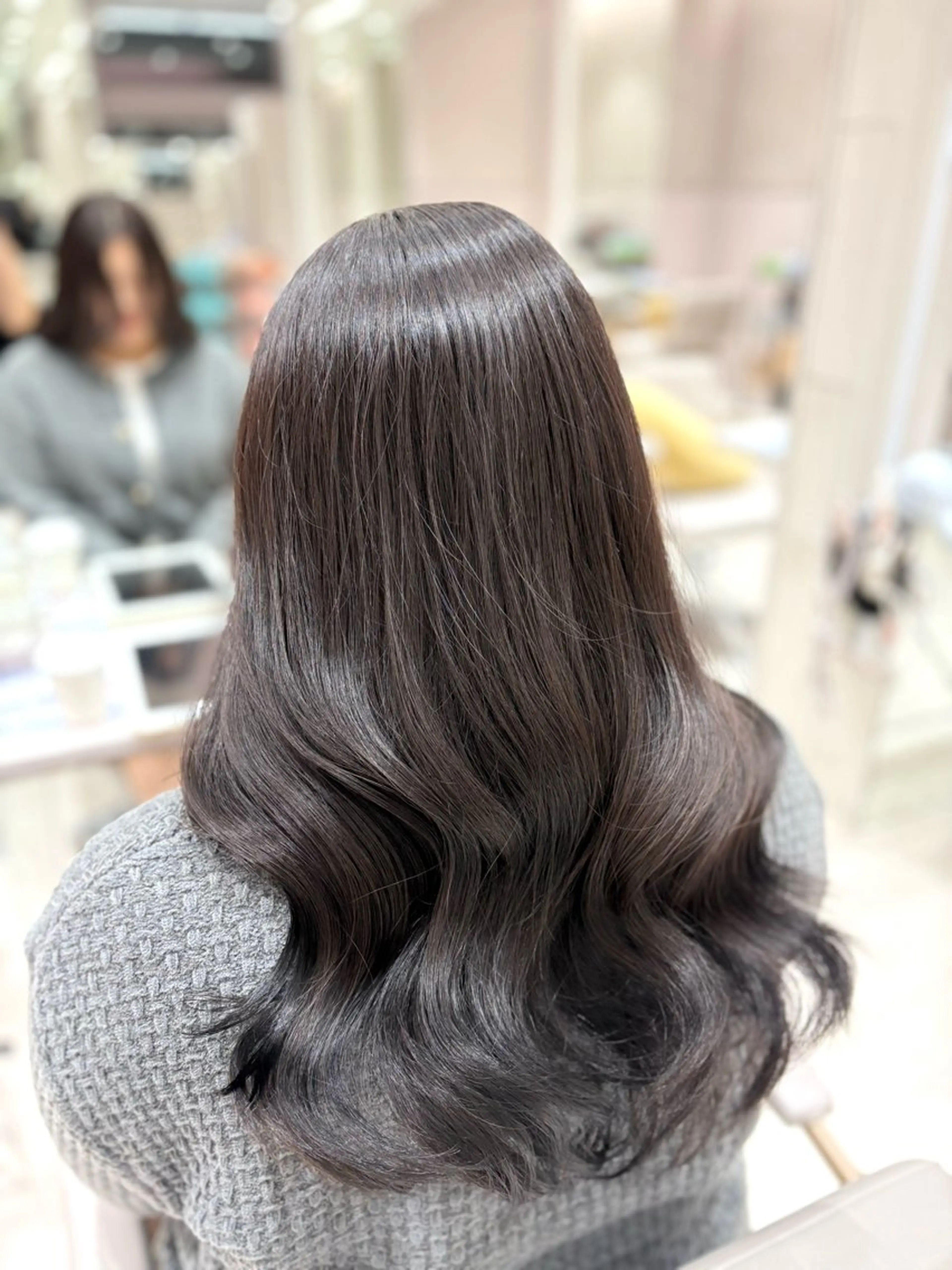 ロング カラー ダークグレー ダークグレージュ グレージュ ヘアカラー トリートメント 銀座/レイヤー/ 透明感カラー✨りくのヘアスタイル