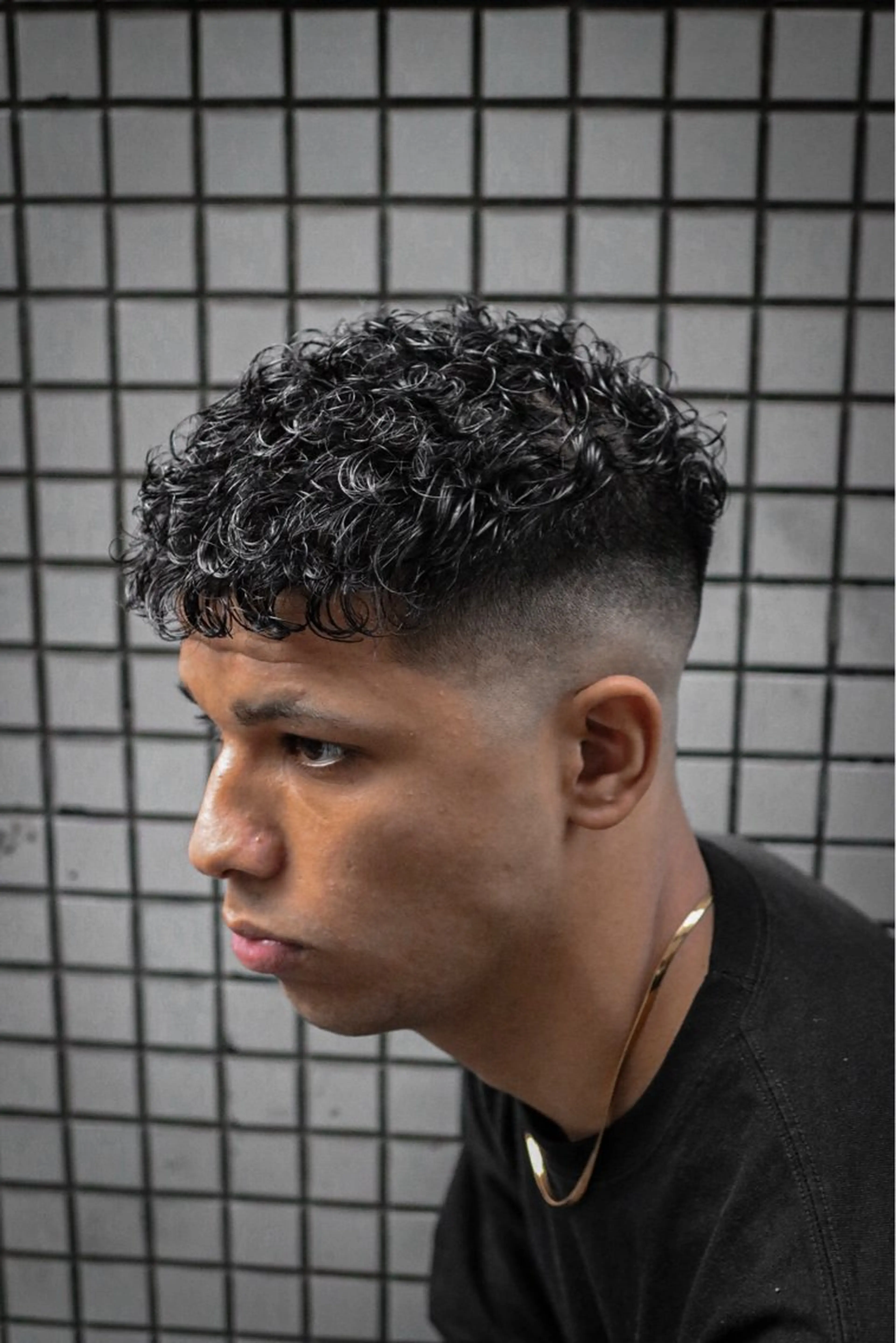 ショート カラー パーマ メンズ メンズブリーチ フェードカット カルマパーマ メンズメッシュ モヒカン 💈men's💈 satoru中目黒のヘアスタイル