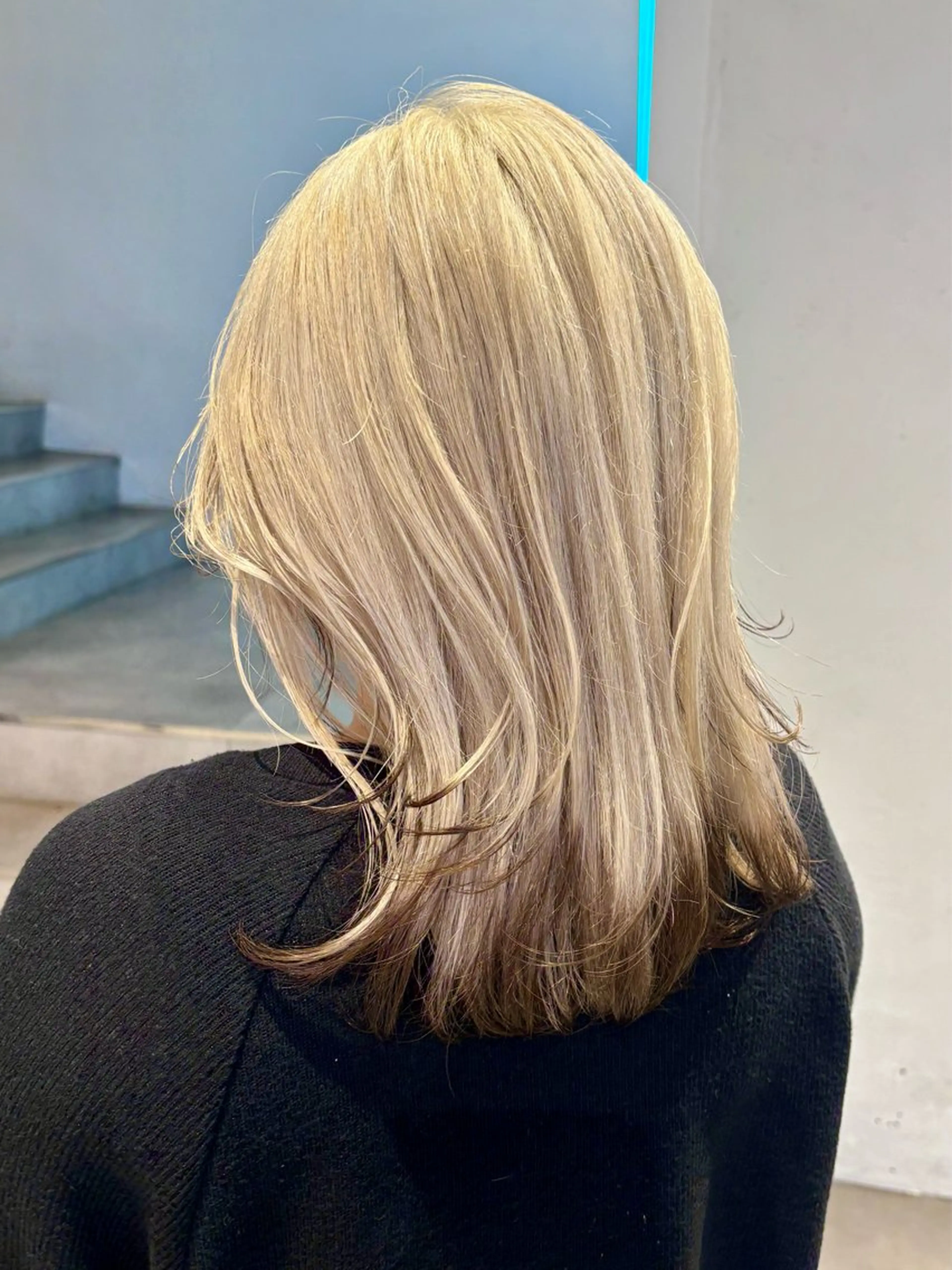 セミロング ヘアカラー ハイトーン/レイヤー nail 百咲💌のヘアスタイル