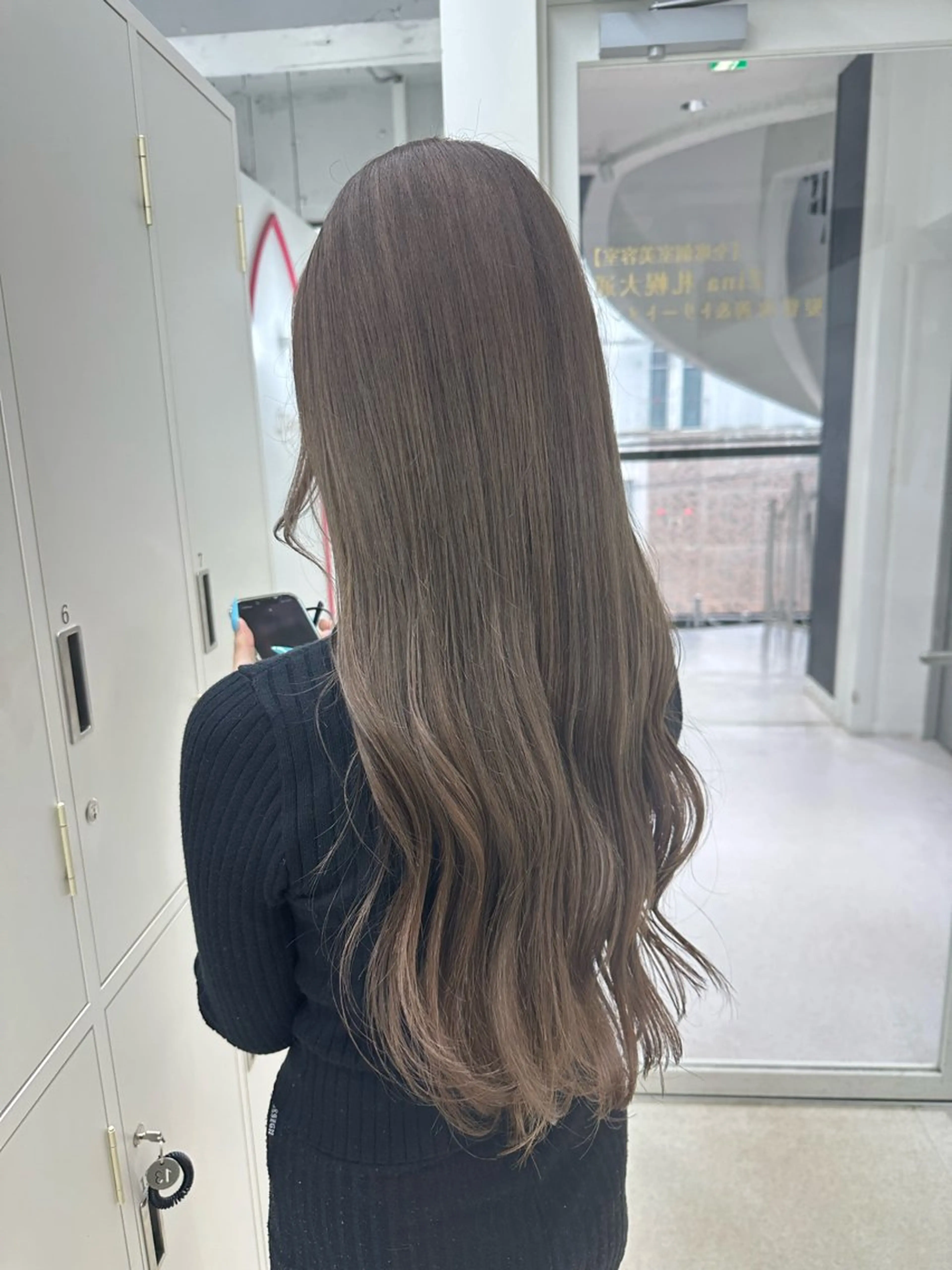 ロング カラー ブリーチ グレージュ ヘアカラー トリートメント 中河 ななのヘアスタイル