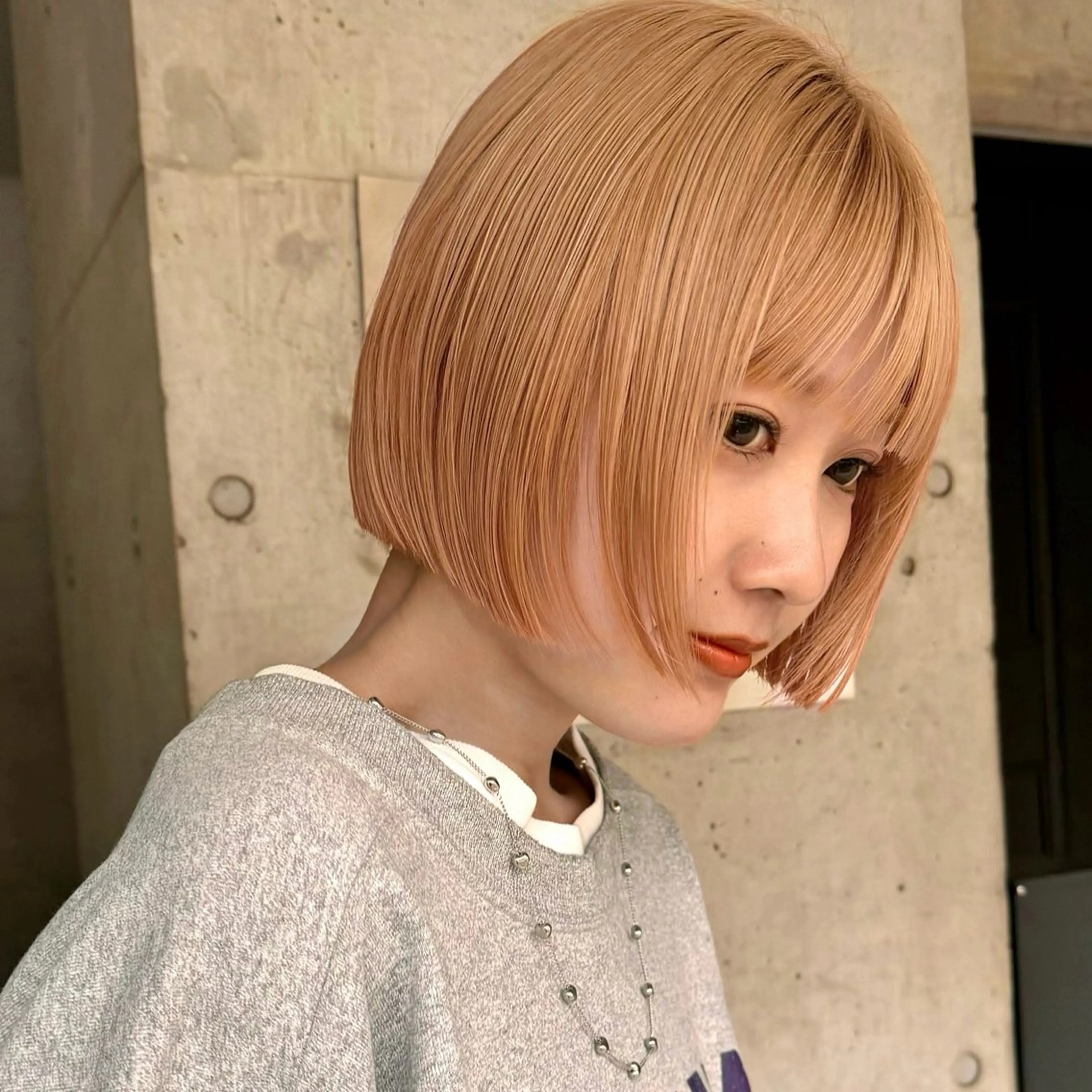 ショート カラー ベージュカラー ハイトーンカラー ハイトーンベージュ ヘアカラー トリートメント 松本優香/ボブ/ダ ブルカラー/髪質改善のヘアスタイル