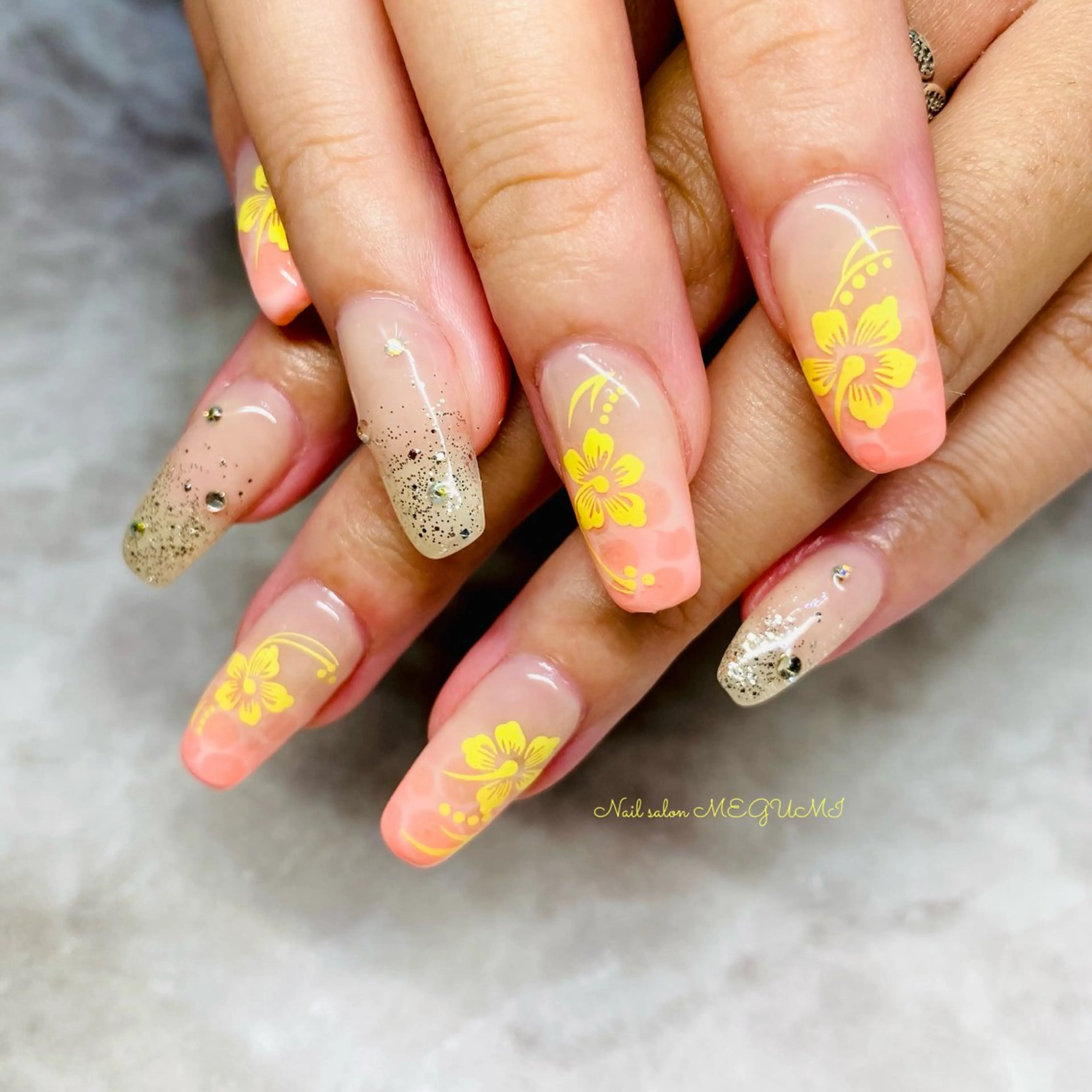 ネイル ゴージャス 持ち込み Nail salon MEGUMIのネイルデザイン