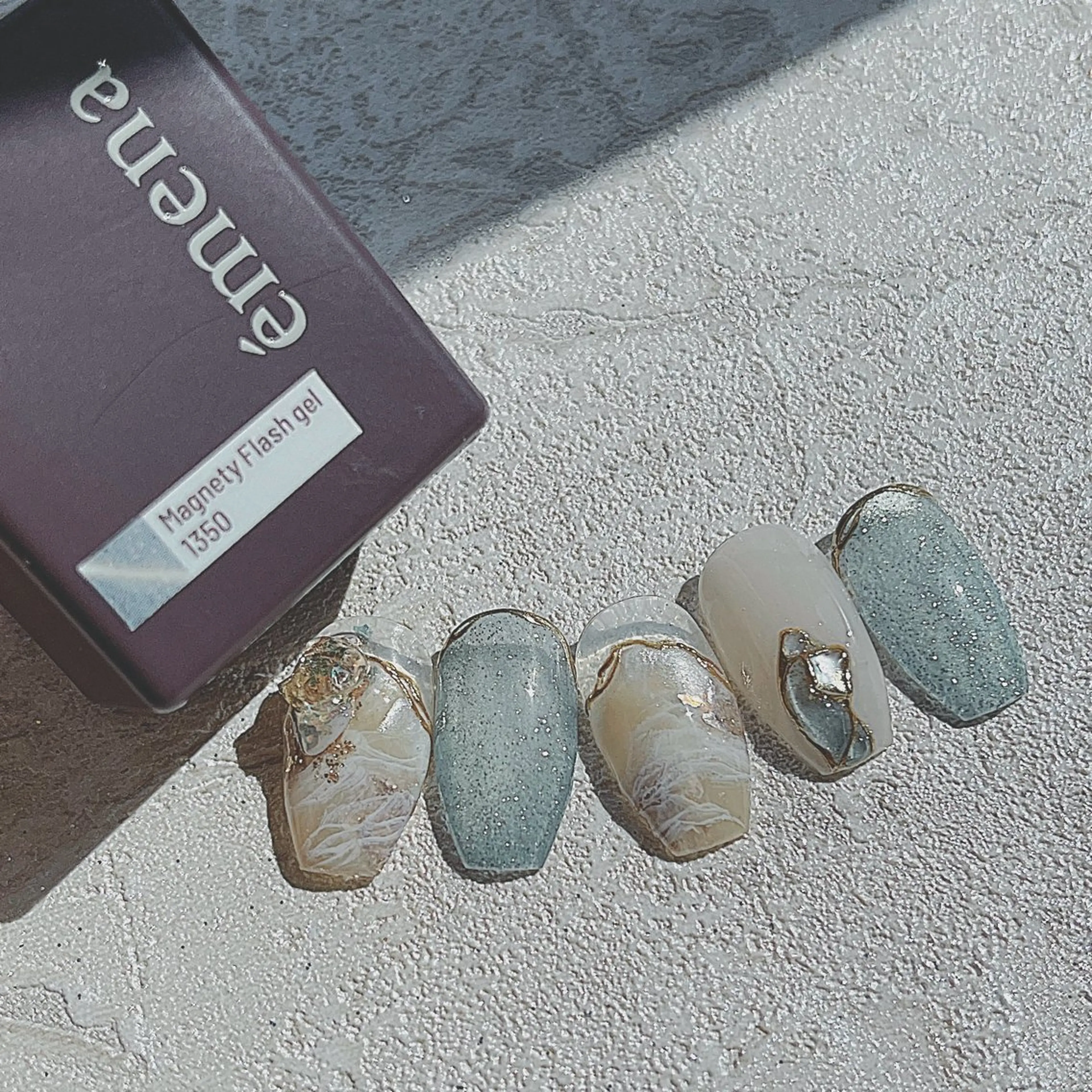 ネイル ゴールド マグネットネイル ワンカラーネイル ハンドネイル 大村 紬華のネイルデザイン