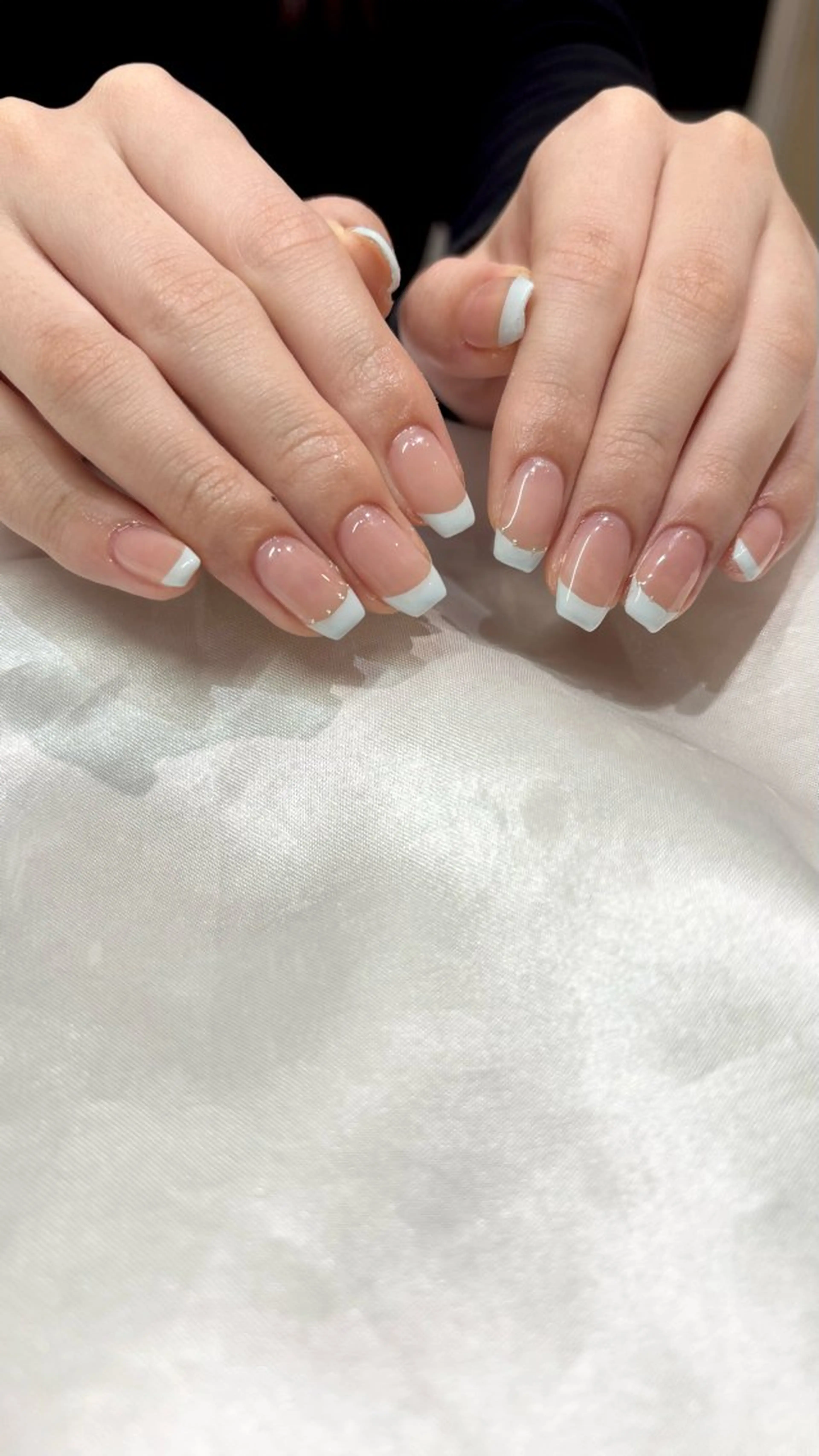 ネイル フットネイル フレンチネイル ガーリー キラキラネイル 水色 ハンドネイル emmi nailのネイルデザイン