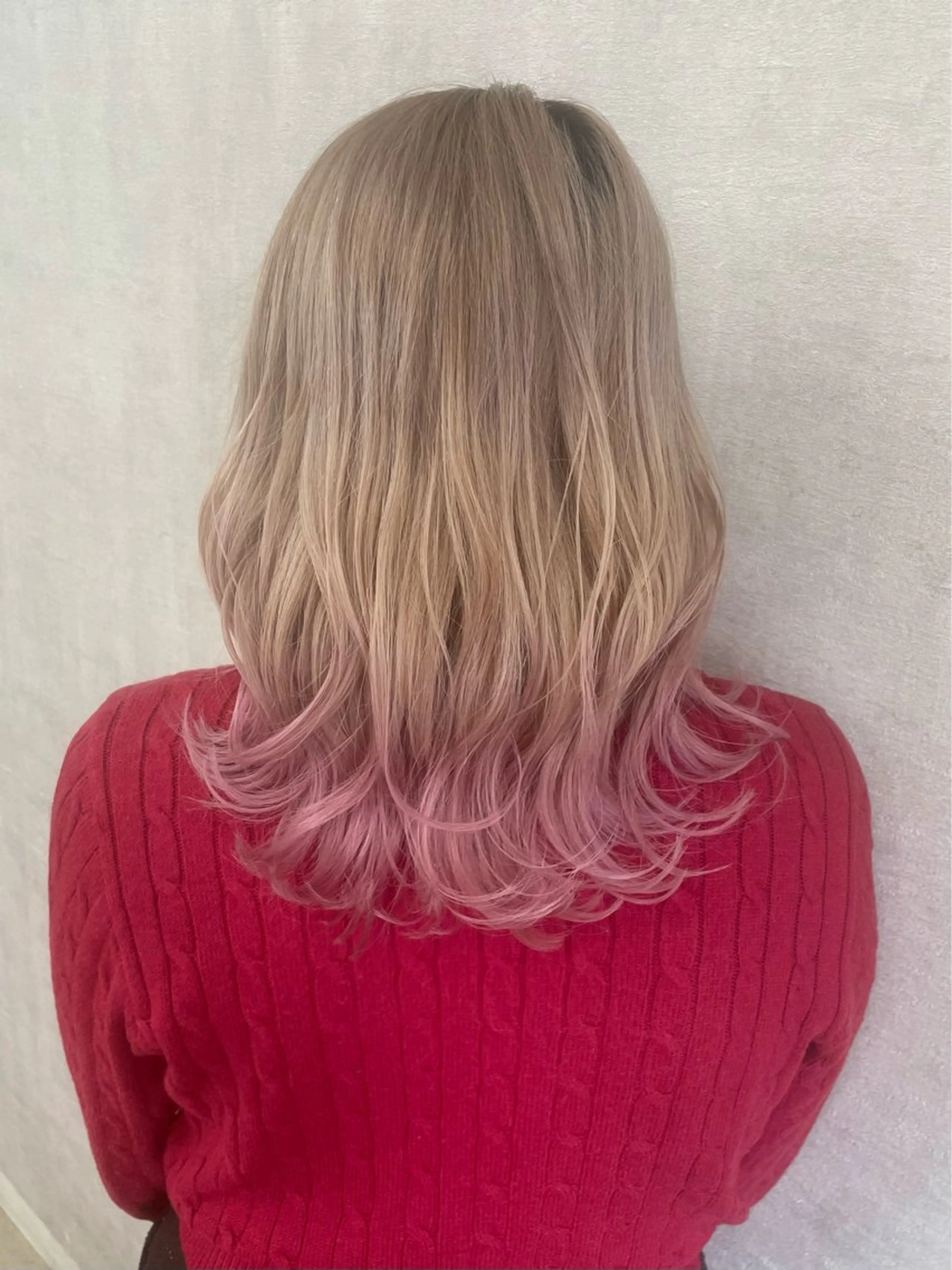 ショート カラー ベージュカラー ミルクティーベージュ ピンクカラー ピンクベージュ カット ヘアカラー 大島 渓翔のヘアスタイル
