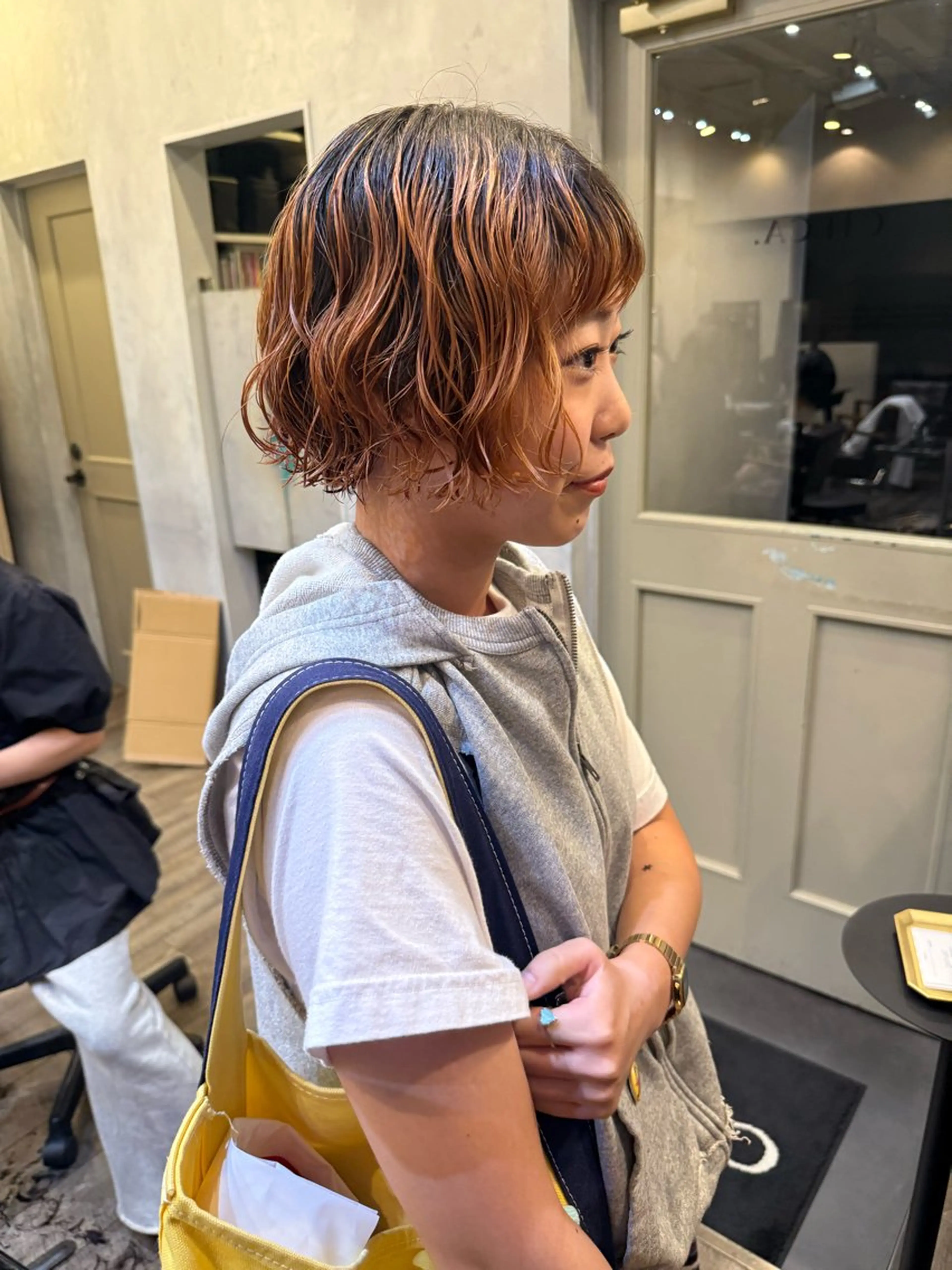 ショート 似合わせレイヤー、 透けカラー/杉本花のヘアスタイル