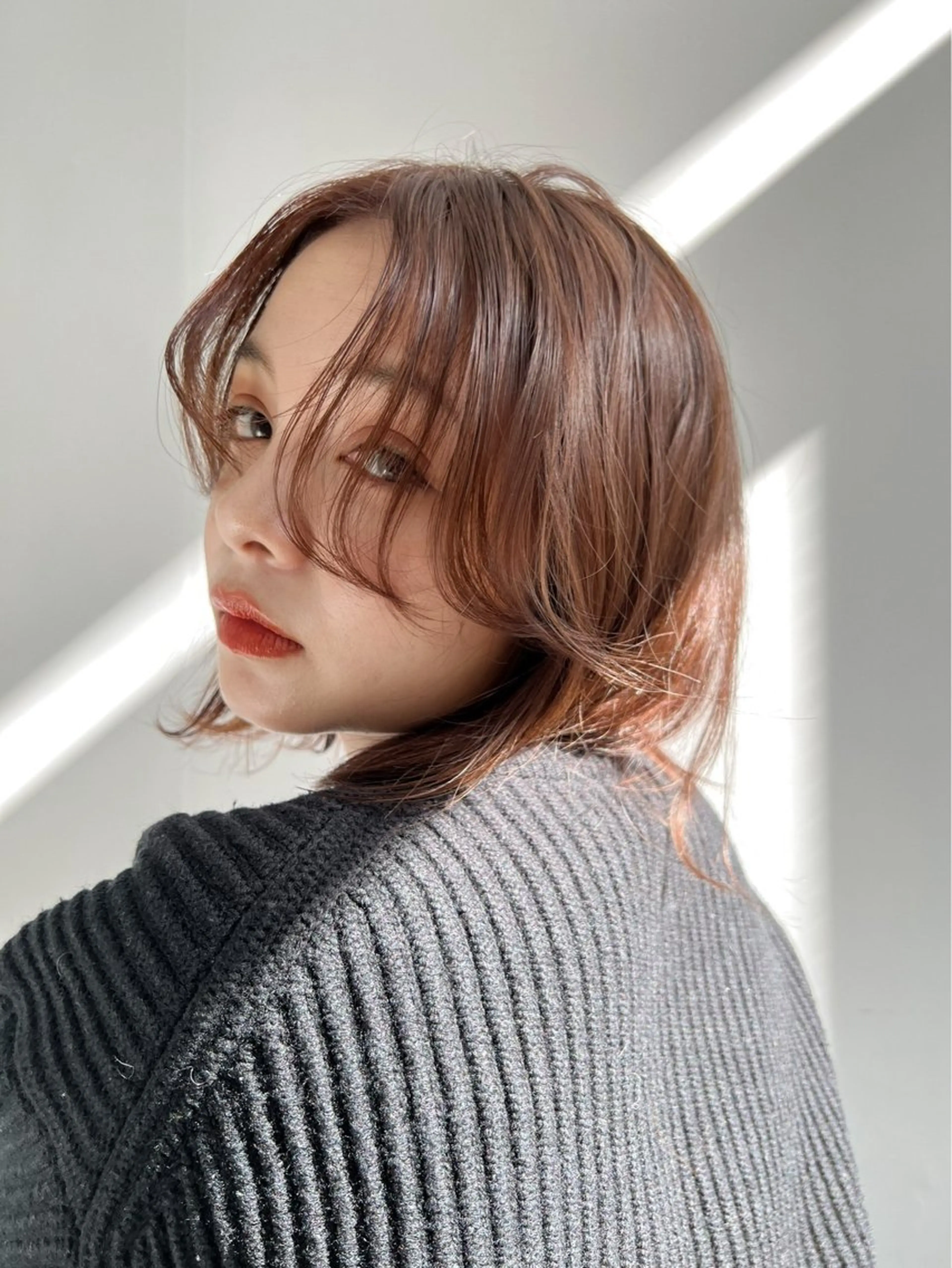 ショート カラー ナチュラルに目を惹く デザイン/KOHNOのヘアスタイル