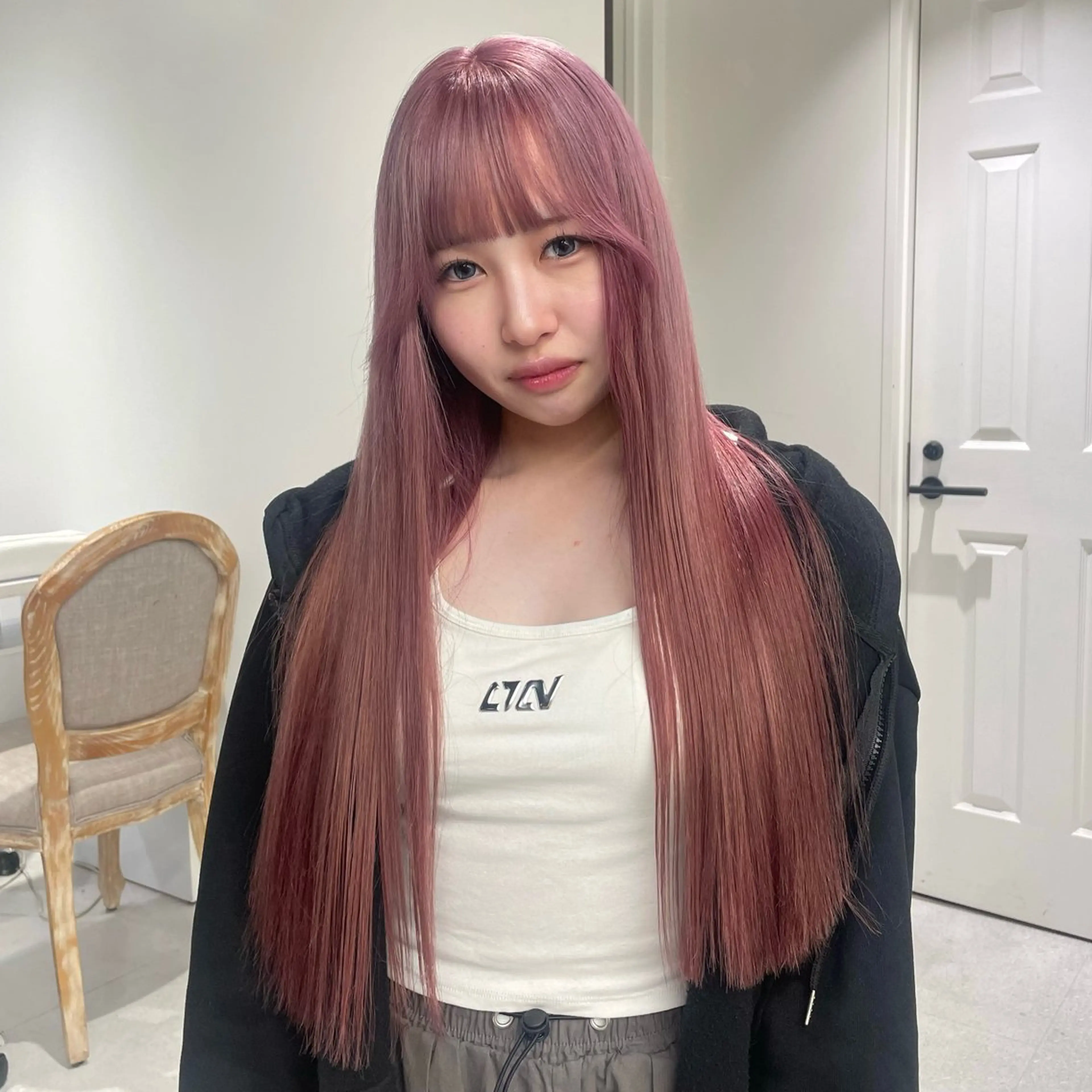 カラー クルミ/ 💕ワンホンネイルのネイルデザイン