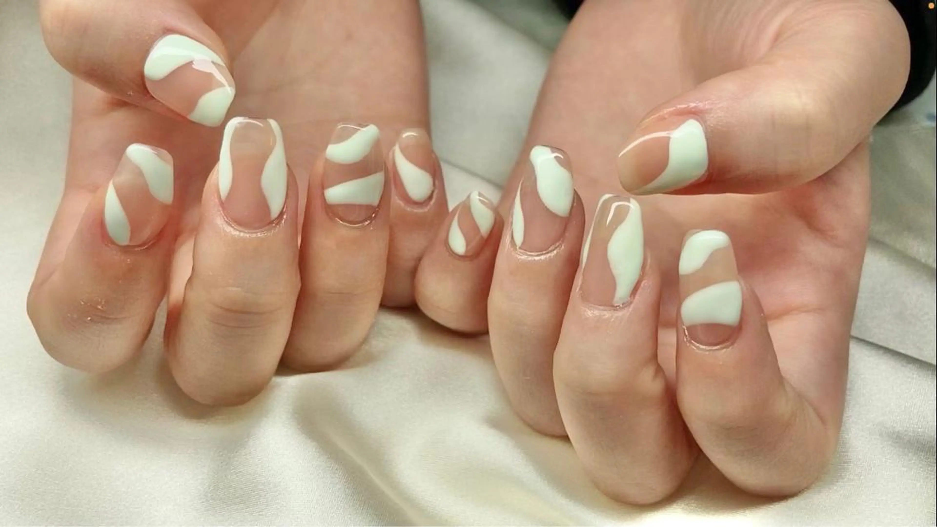 ネイル マツエク・マツパ アイブロウ 韓国風マツエク パリジェンヌラッシュリフト まつげパーマ ワンホンマツエク 長さ出し ハンドネイル Nail&eye Belire 新宿のネイルデザイン