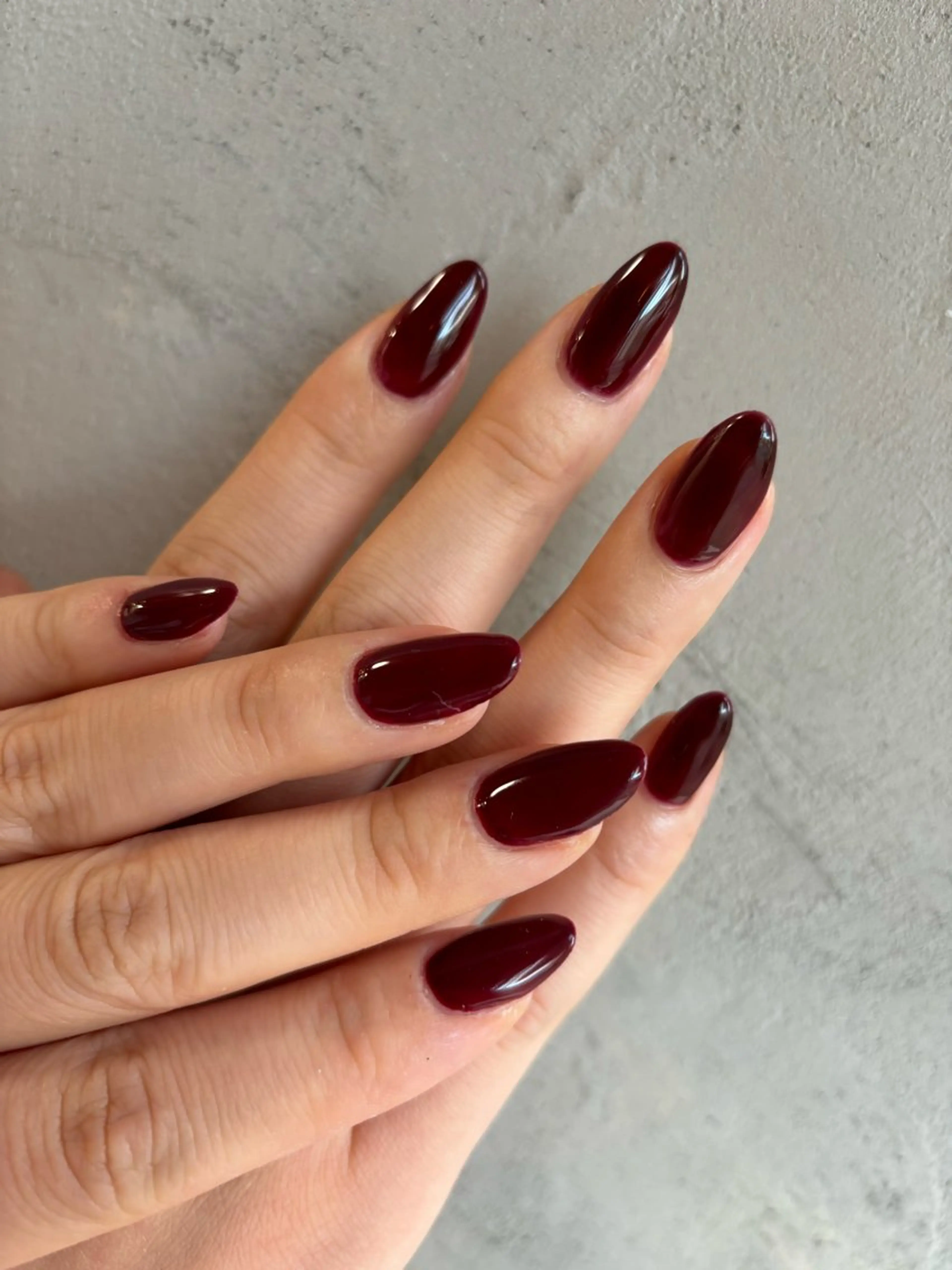 ネイル ボルドー ワンカラーネイル lealea Ayakaのネイルデザイン