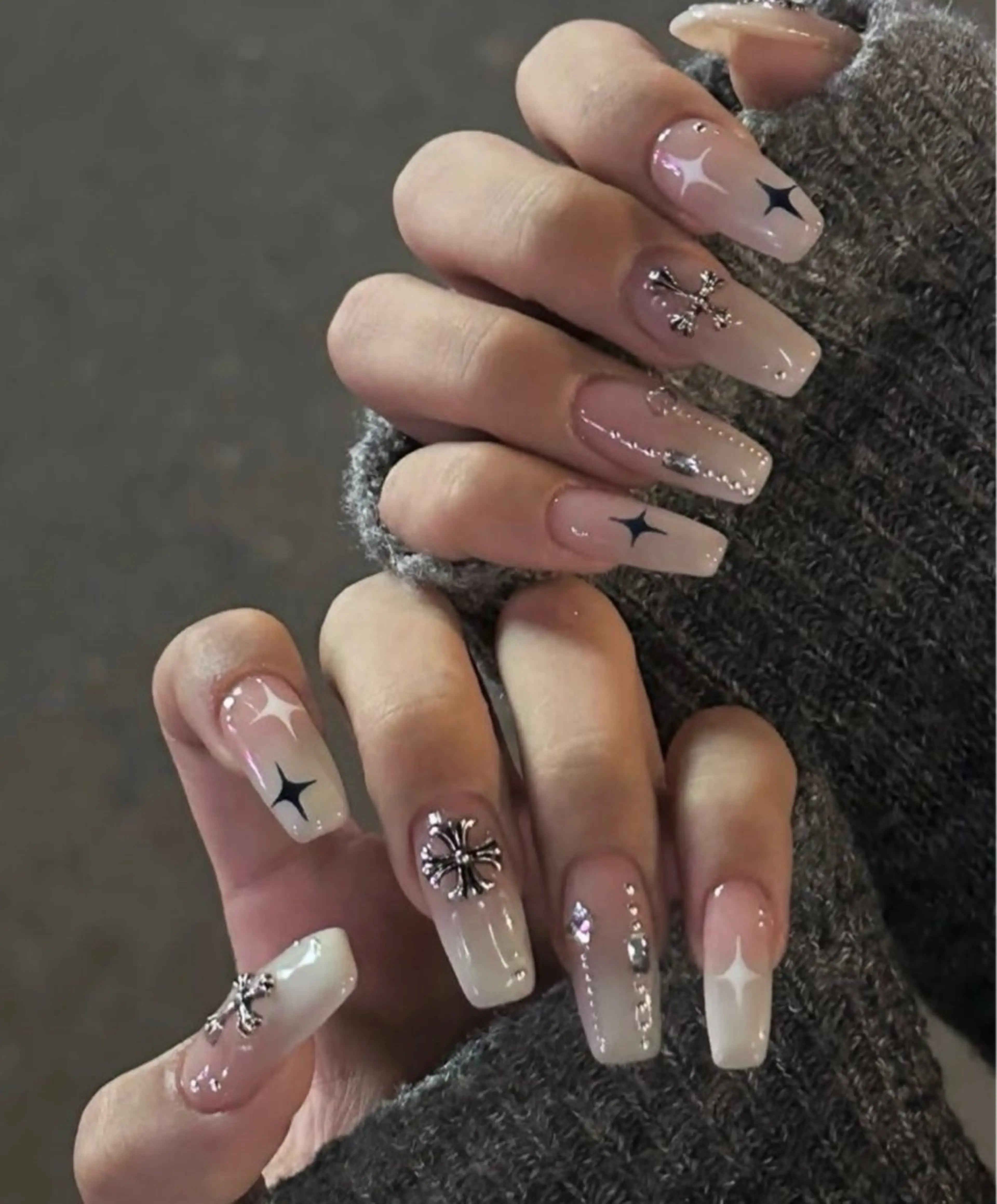 ネイル アートネイル 長さ出し ジェルネイル マグネットネイル ニュアンスネイル なな_ CloudyChanのネイルデザイン