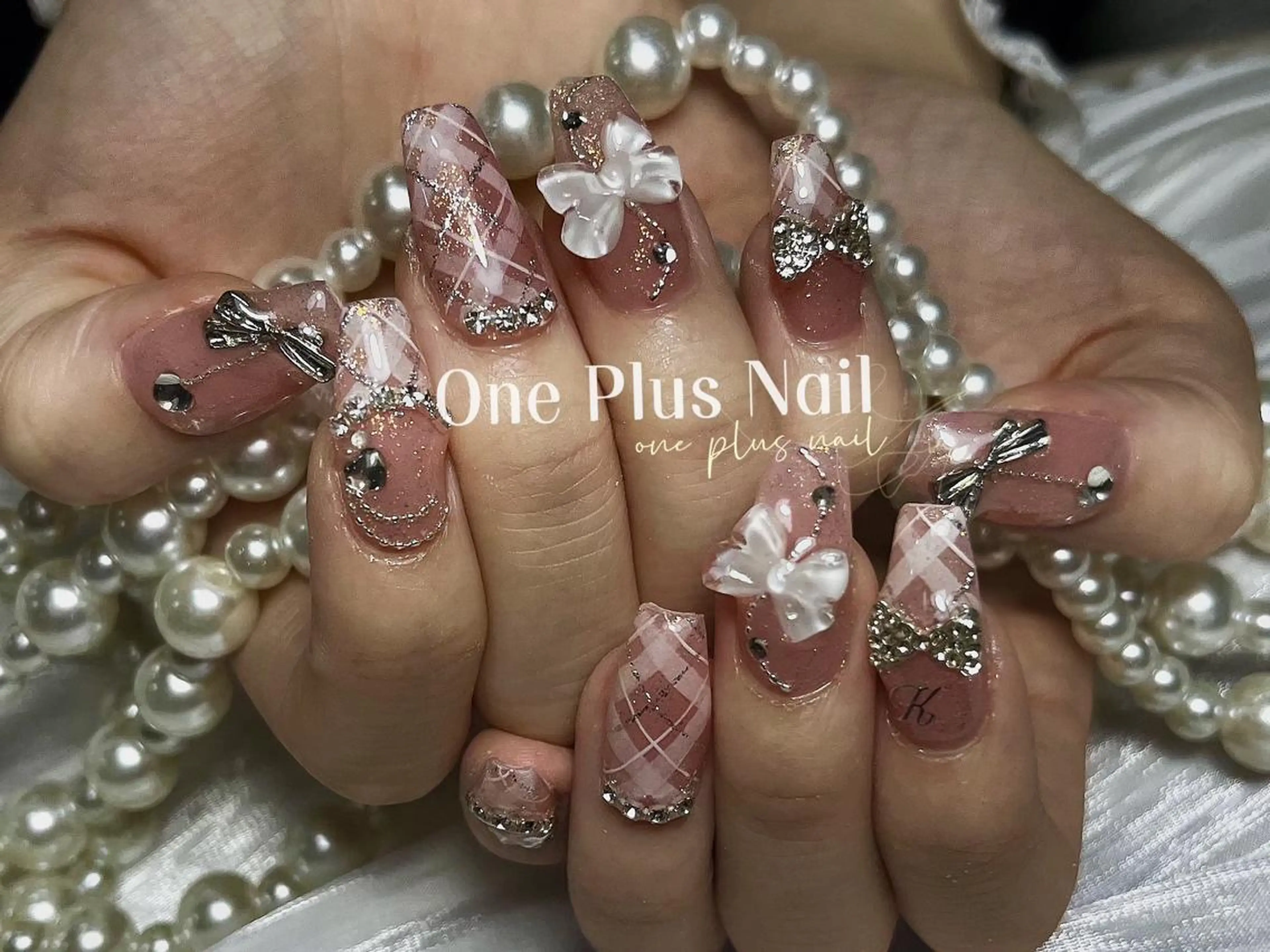 ネイル アートネイル オーロラネイル ガーリー キラキラネイル 韓国ネイル One Plus Nail Salonのネイルデザイン