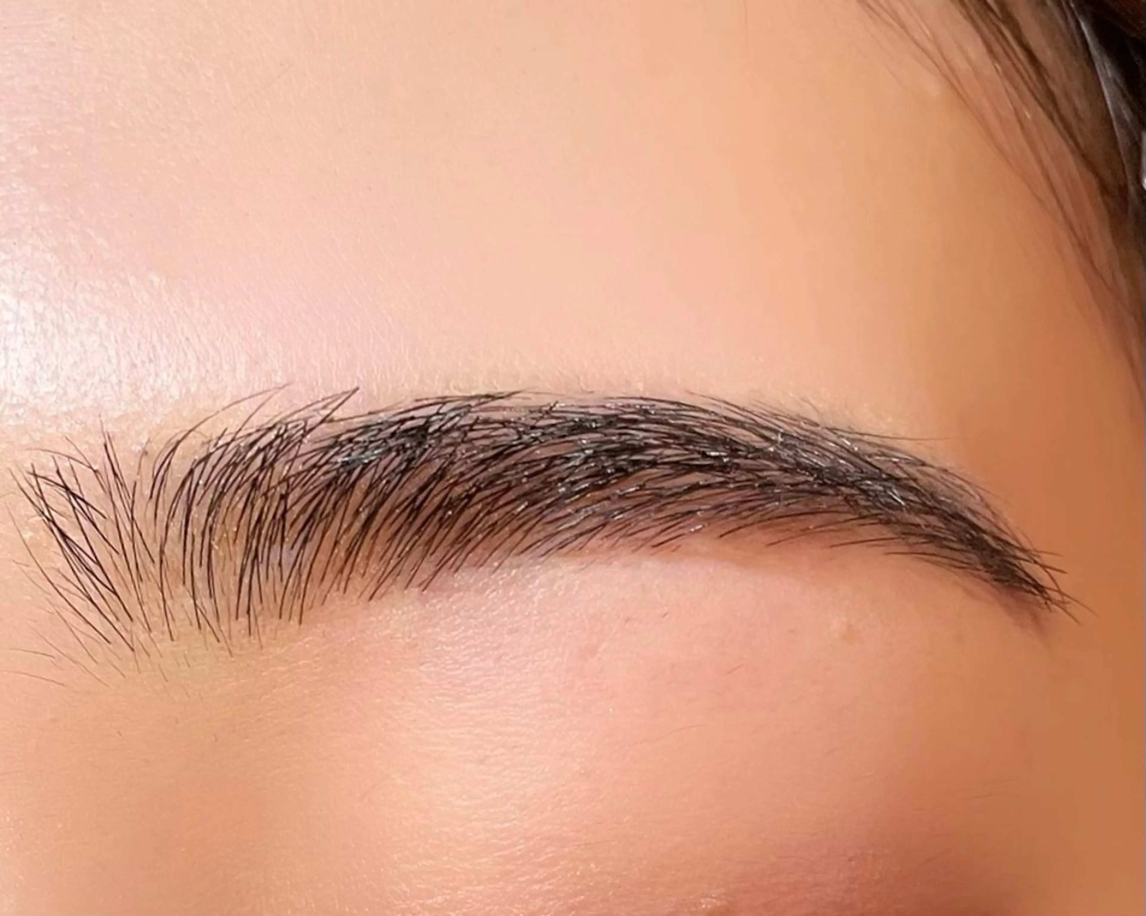 アイブロウ mika❤︎まつげ| 眉毛|束感のマツエク・マツパデザイン