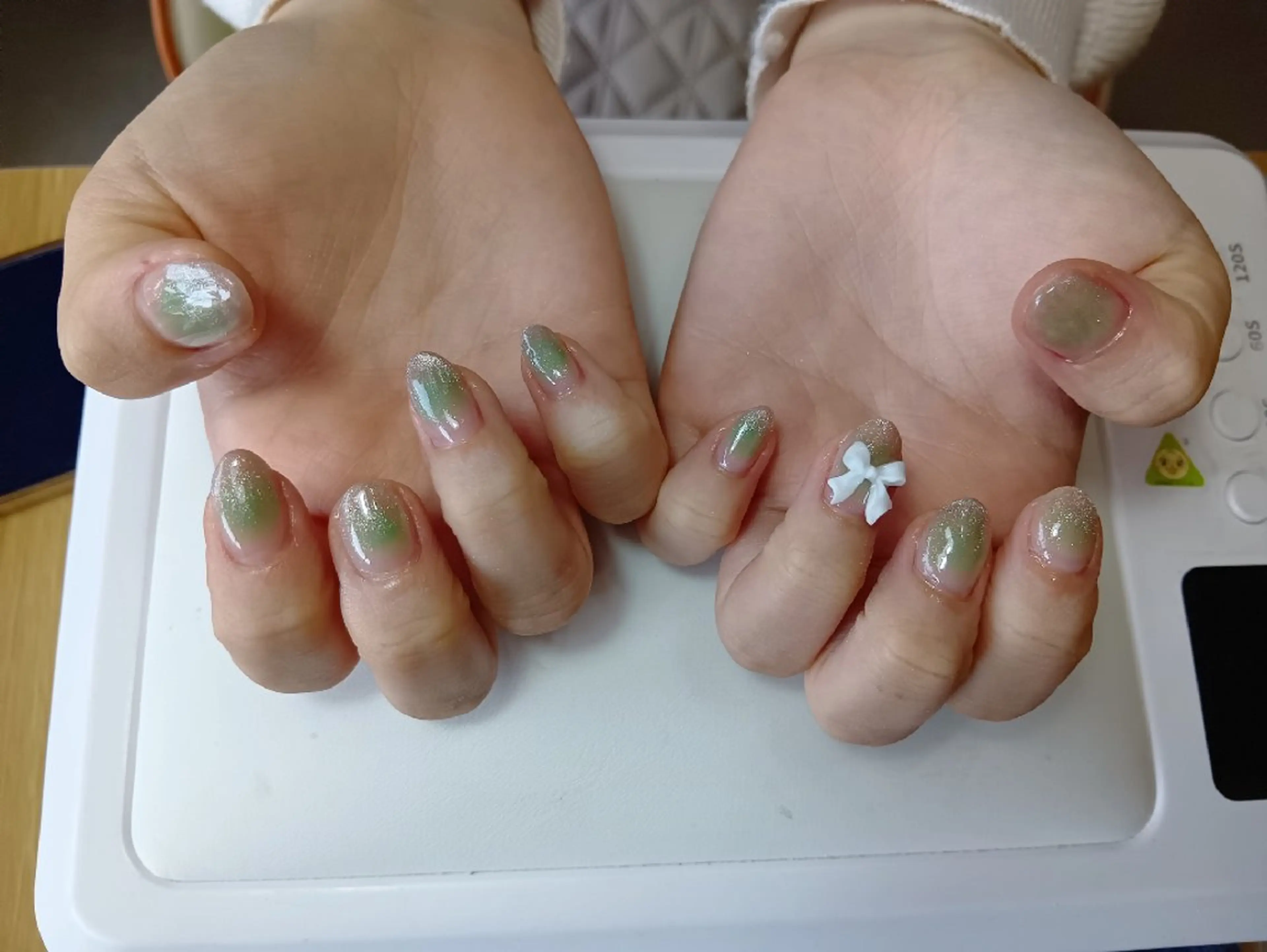 ネイル グラデーション マグネットネイル Hina ネイルサロンのネイルデザイン