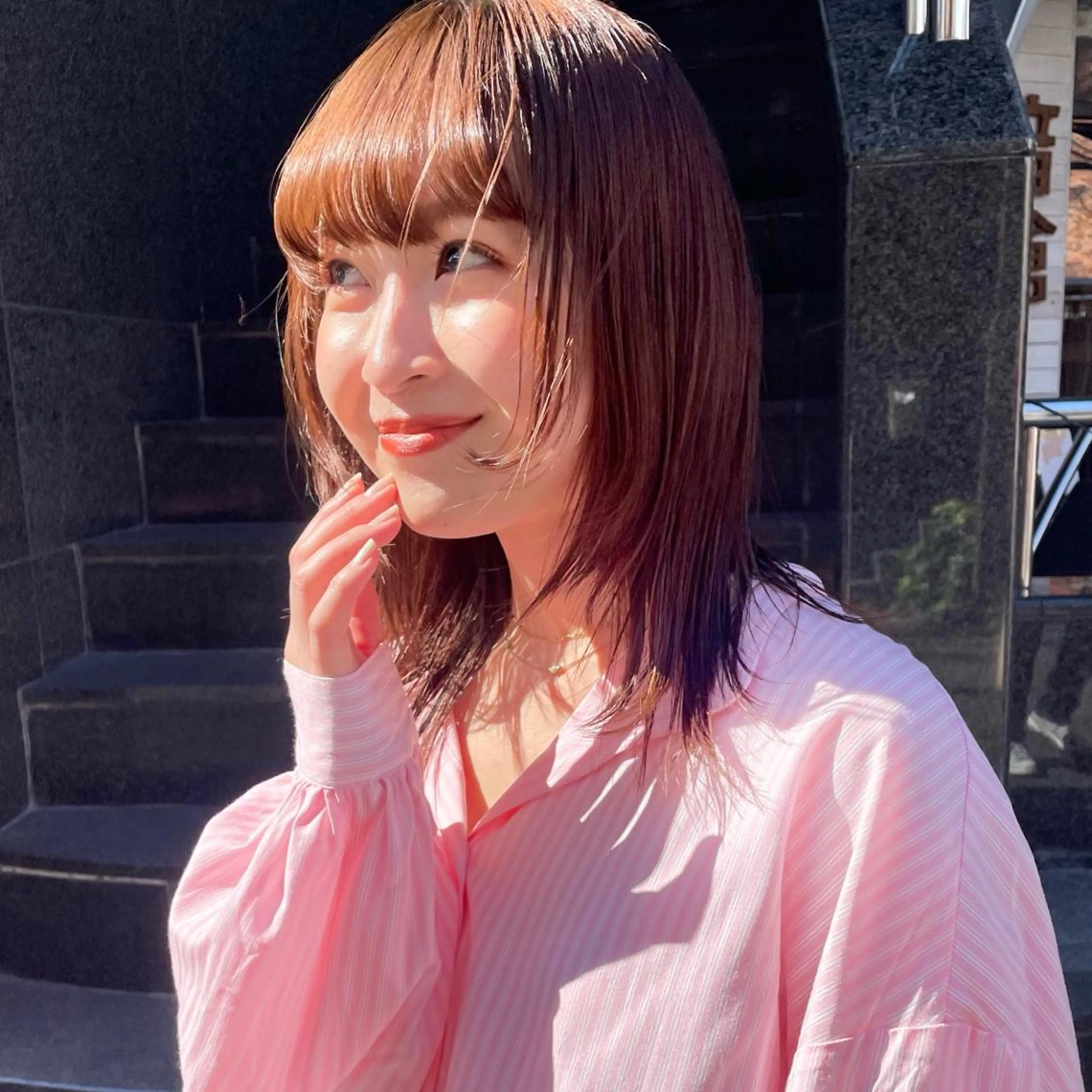 ミディアム カラー オレンジ ピンクカラー 顔まわりレイヤー レイヤーカット カット ヘアカラー トリートメント 🍊暖色×顔周り 🍊cocoroのヘアスタイル