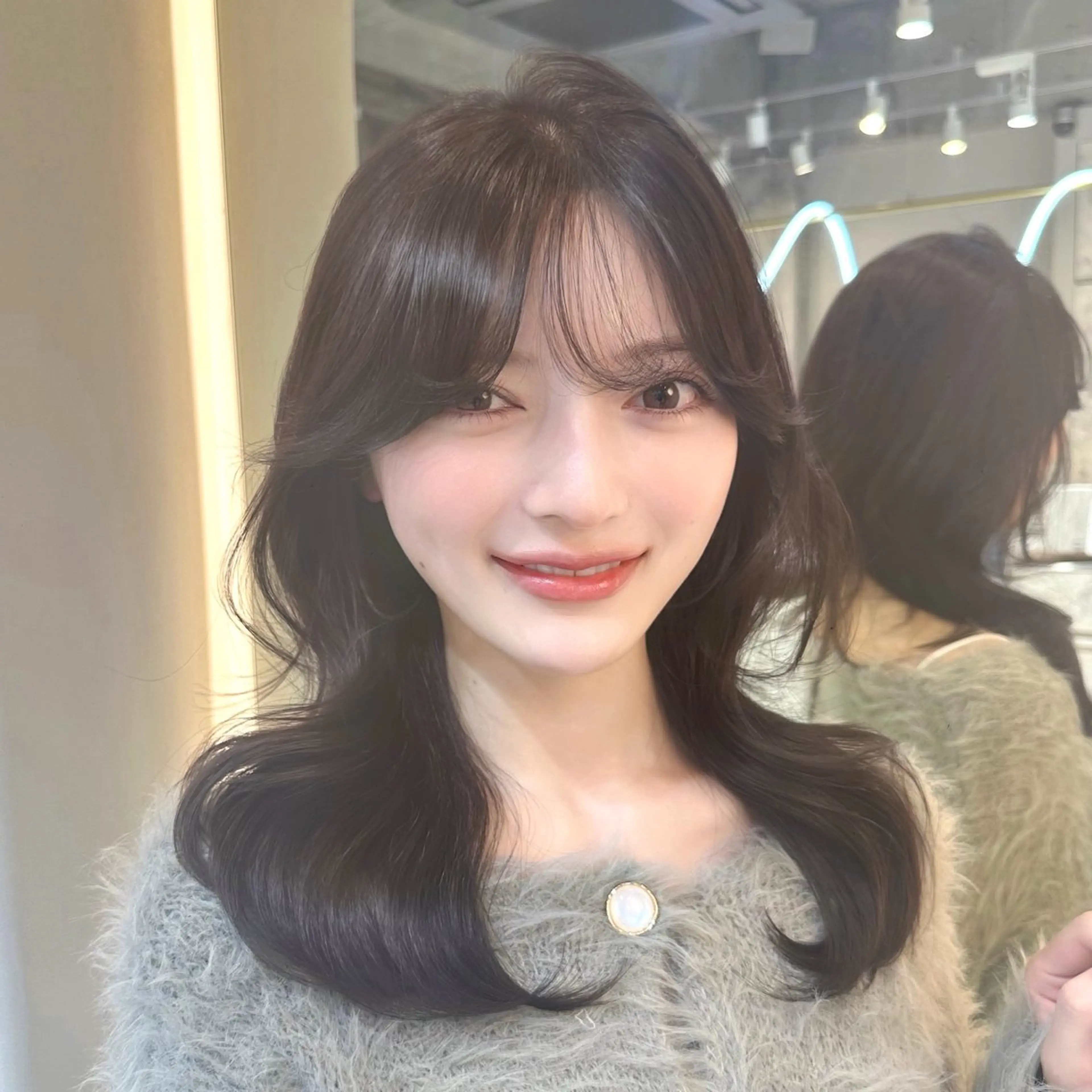 ミディアム カラー ミディアムレイヤー ベージュカラー ブラウンカラー 透明感カラー グレージュ カット ヘアカラー トリートメント ヘッドスパ ヘアセット 新宿/韓国レイヤー 髪質改善カラー/角所のヘアスタイル