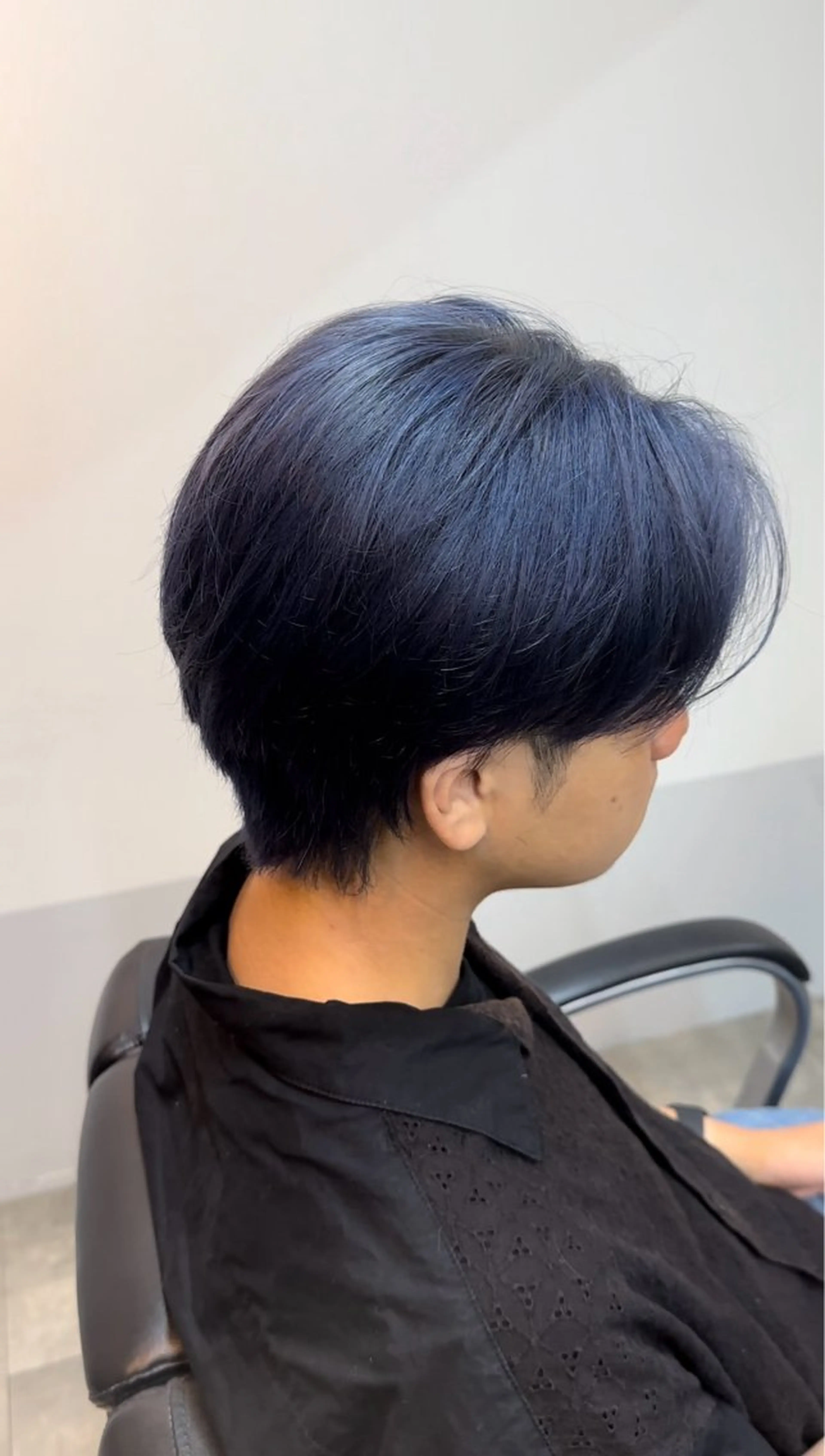 ミディアム カラー メンズ アッシュ ブルーカラー ブルーアッシュ 三宅 亨表のヘアスタイル