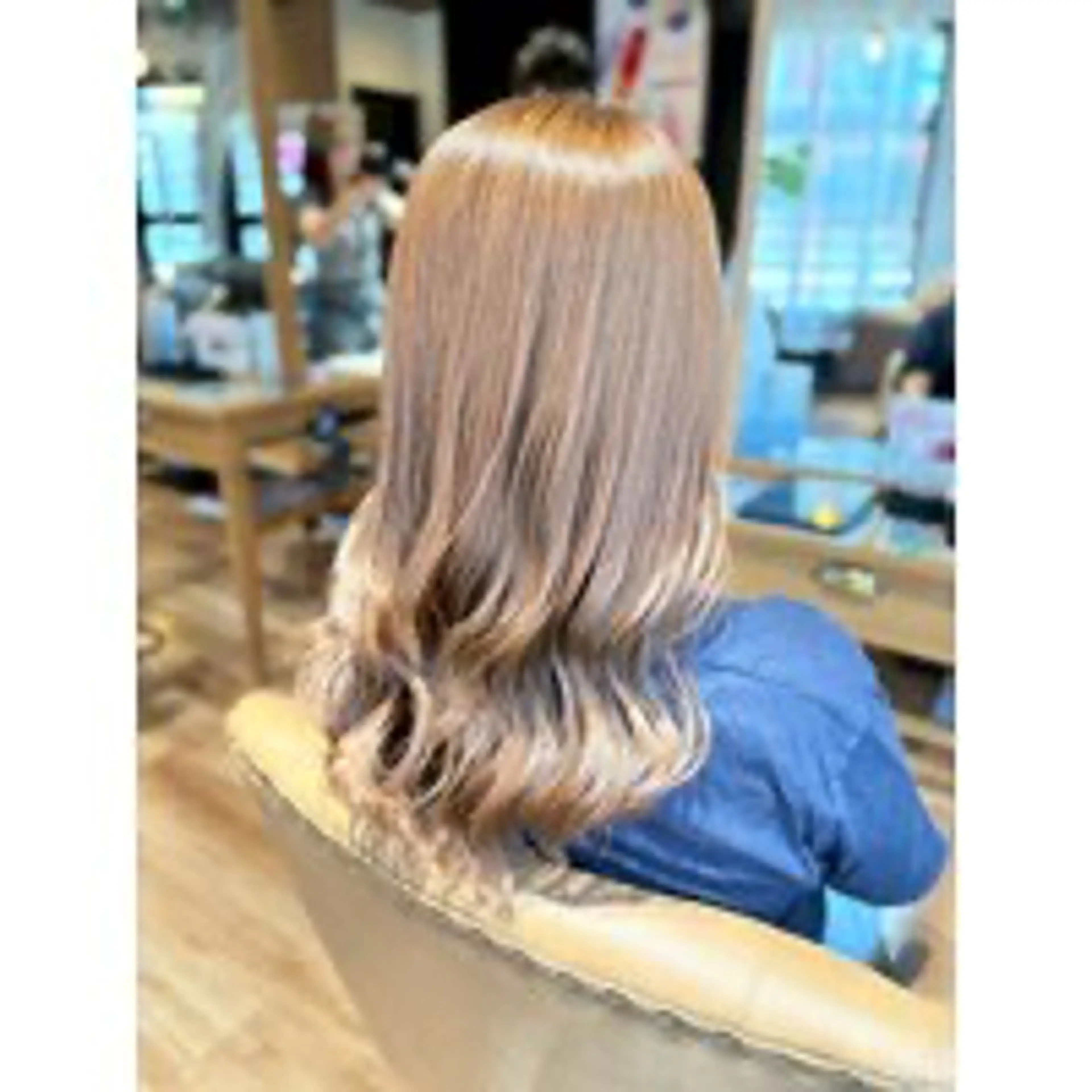 ロング ヘアカラー 高口 小春のヘアスタイル