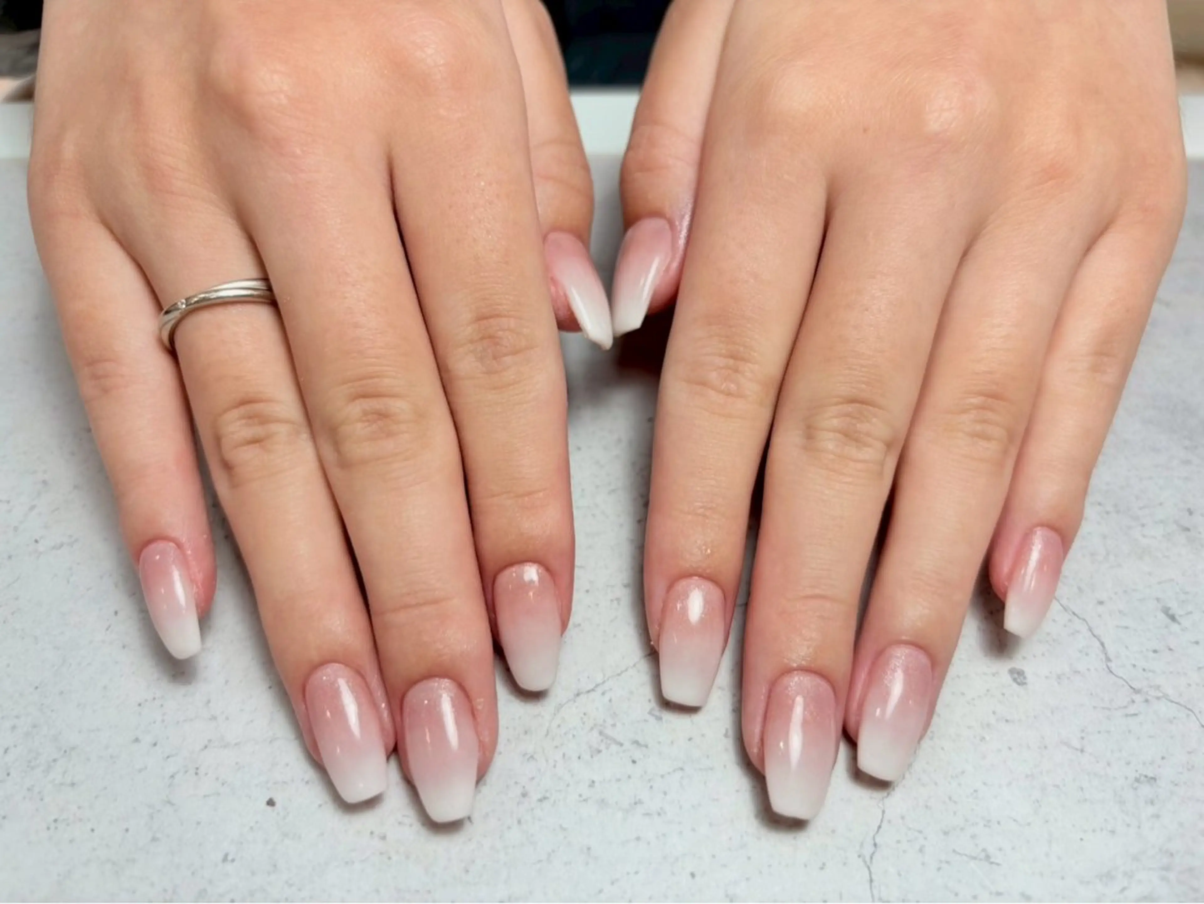 【4月限定🌸】上品な仕上がりに🍀【カラーグラデーション】【オフなし】【ワンカラーベース】ドライケア込♪の写真