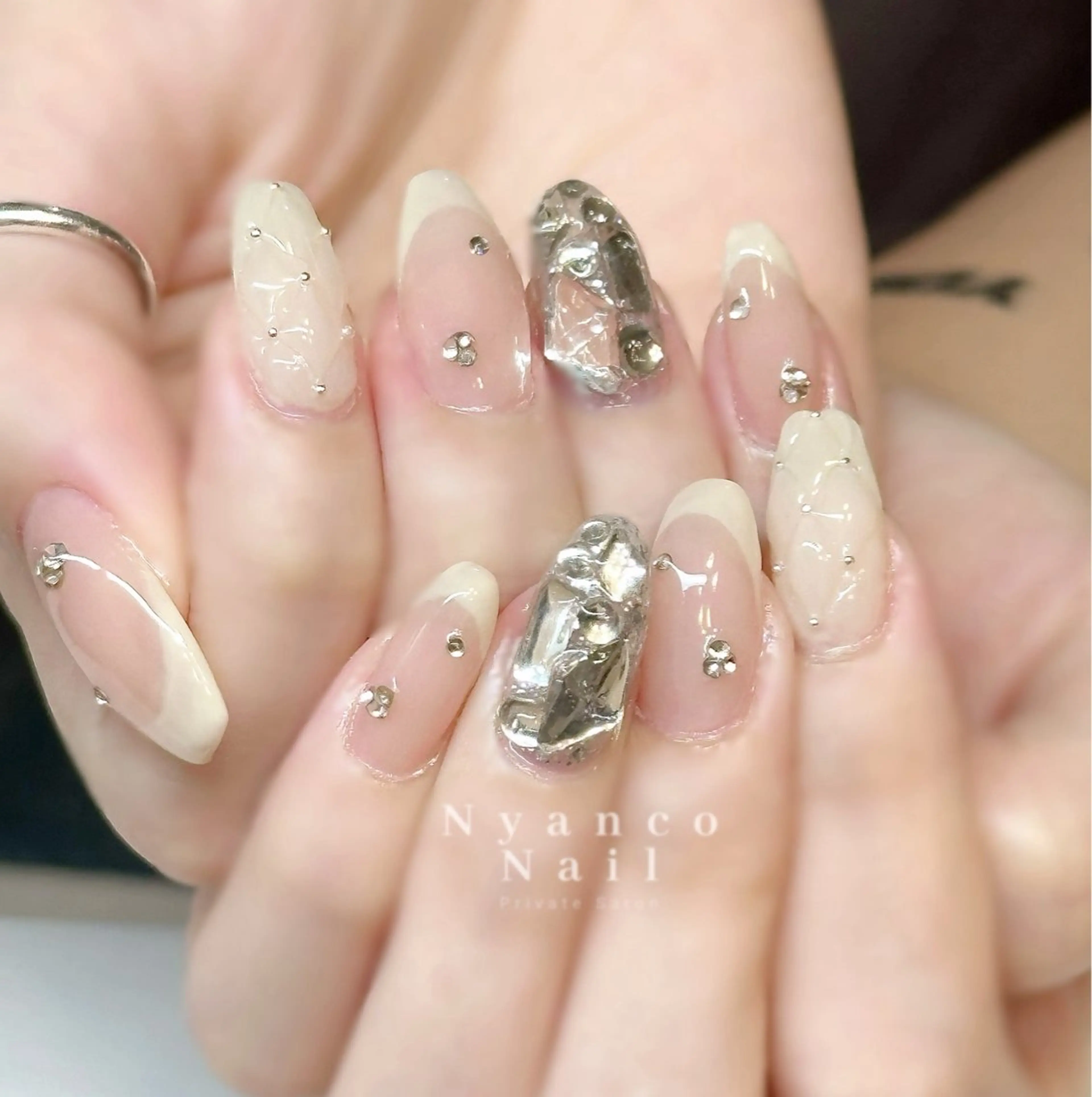 ネイル フレンチネイル ジェルネイル キラキラネイル 春ネイル ワンホンネイル Nyanco Nailのネイルデザイン