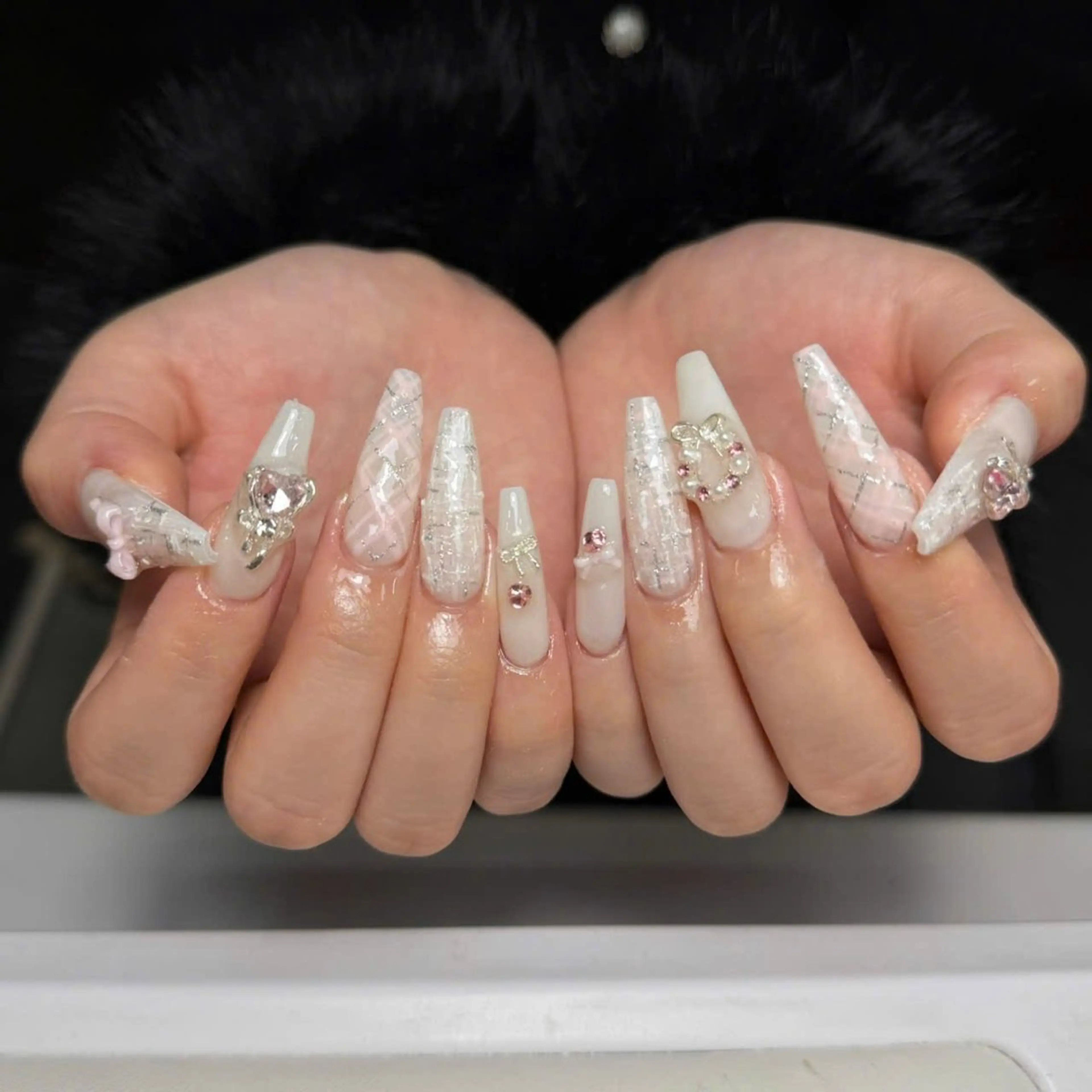 ネイル オーロラネイル 長さ出し フラッシュネイル フレンチネイル ジェルネイル Michi_Nails_Salon所属・Michi Nail Staffのネイルデザイン