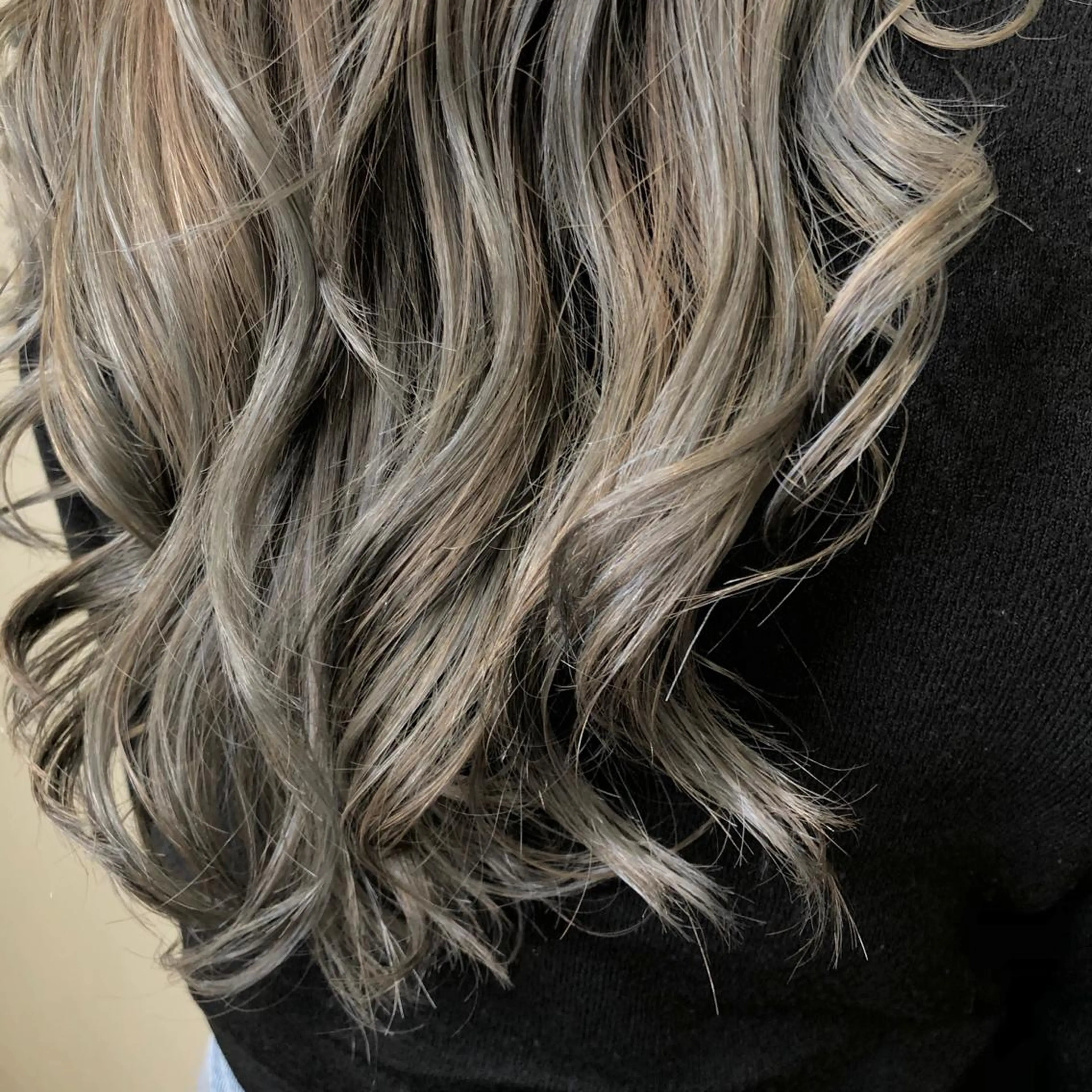 ロング カラー バレイヤージュ レイヤーカット ヘアカラー トリートメント 松佐 ゆかりのヘアスタイル