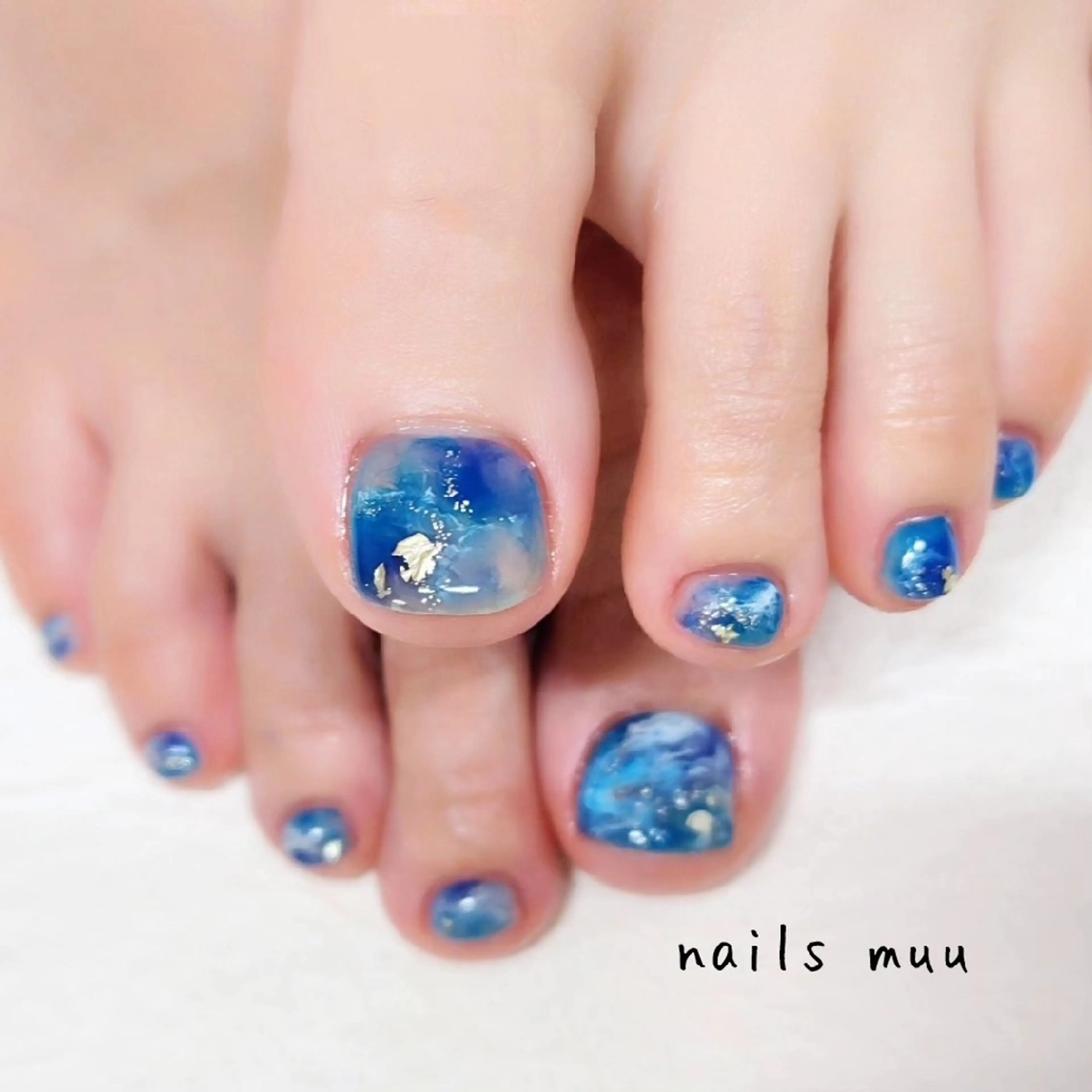 ネイル ブルー フットネイル ニュアンスネイル フットネイル nails muu まゆのネイルデザイン