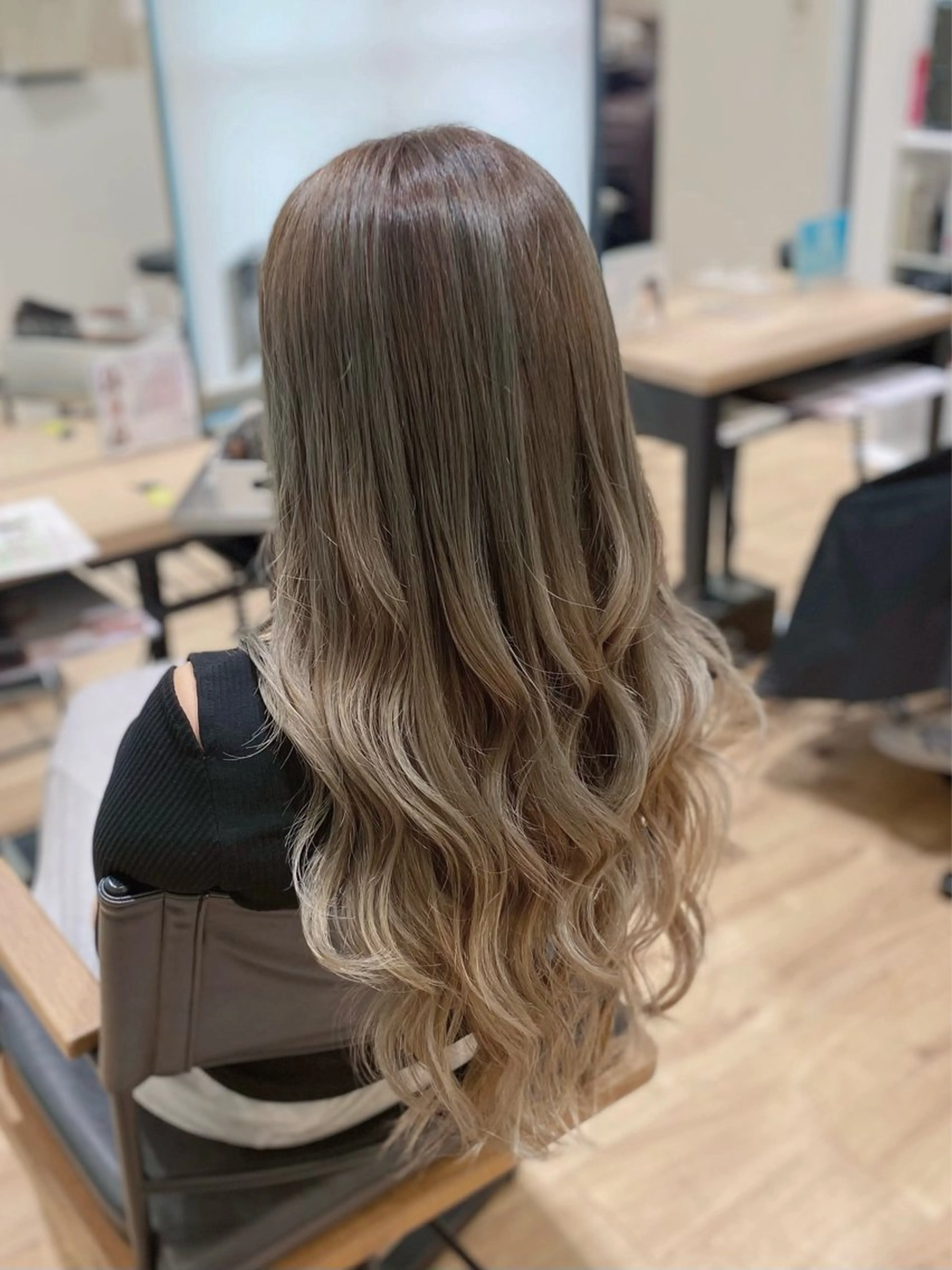 【透き通る透明感🌟】ブリーチ+マテリアカラー💟シャンプー込み🫧毛先料金別🌱の写真