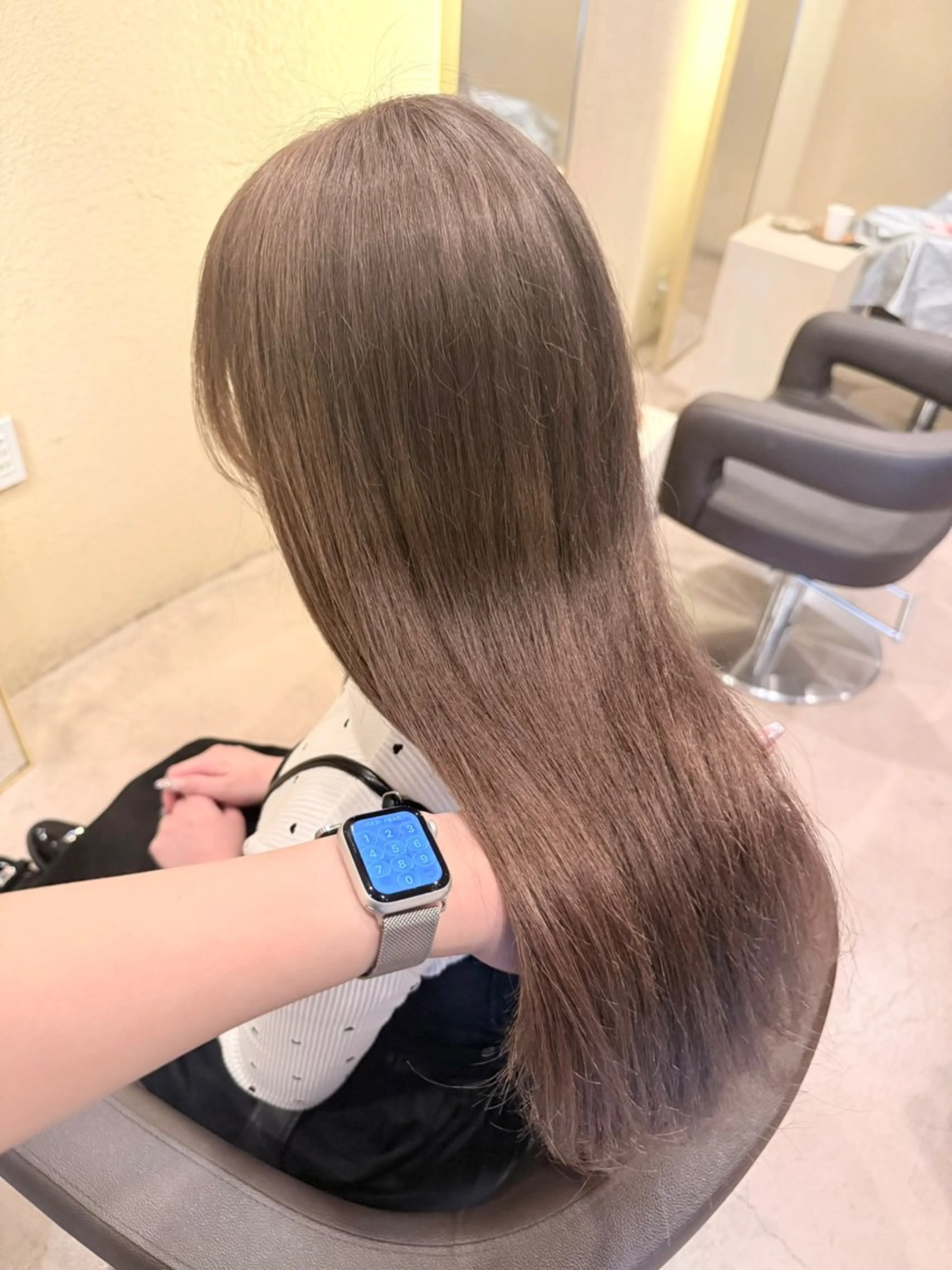 ロング カラー グレージュ ミルクティーグレージュ ヘアカラー トリートメント Risa🐈‍⬛/ グレージュ/透明感のヘアスタイル