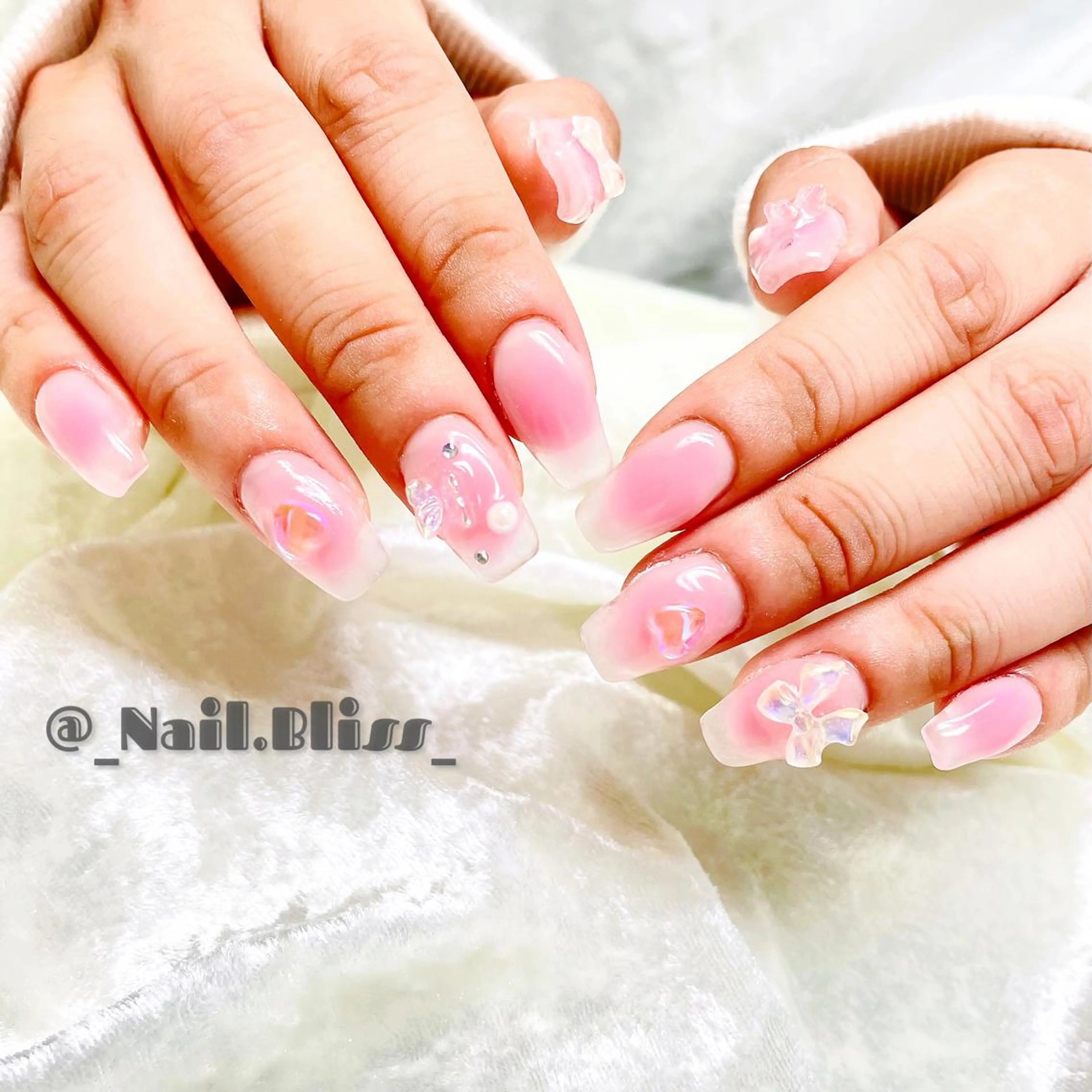 ネイル チークネイル ハンドネイル NAIL BLISSのネイルデザイン