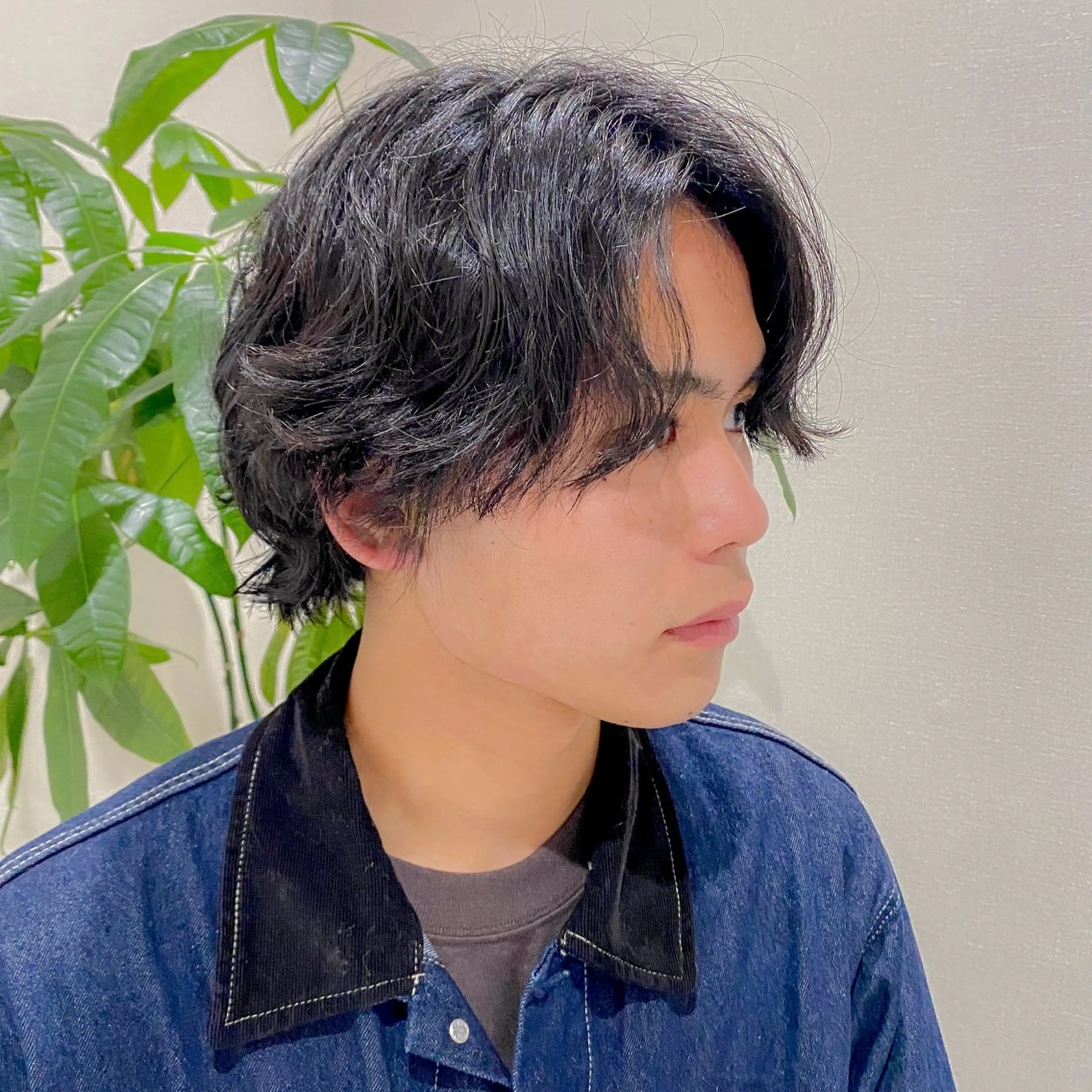 ミディアム パーマ メンズ ミディアムパーマ メンズパーマ くせ毛 カット パーマ トリートメント 三宅健太/レイヤー/ ボブ/透明感カラーのヘアスタイル