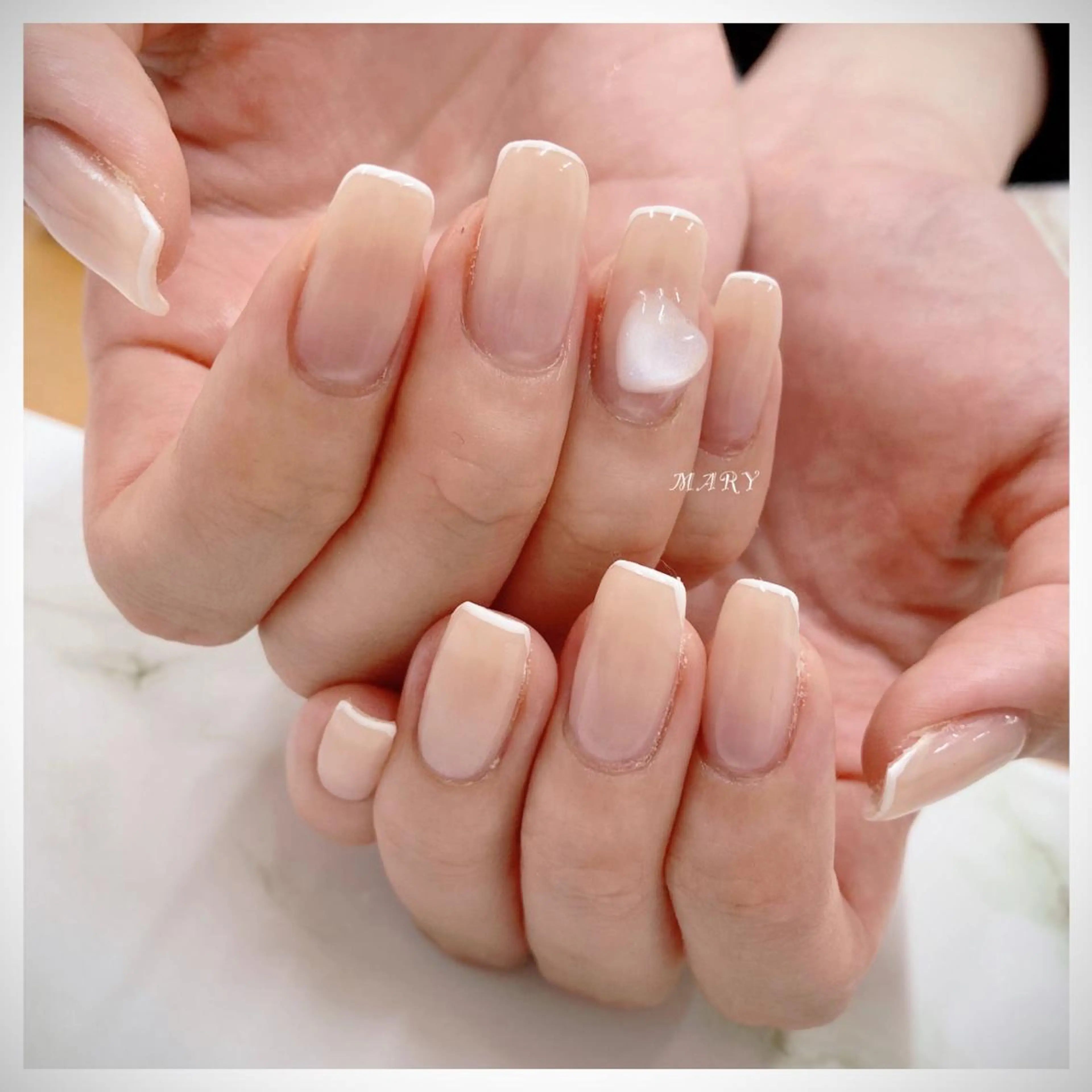 ネイル フレンチネイル グラデーション ハート ニュアンスネイル スクエアネイル ハンドネイル Mary nail .narumiのネイルデザイン
