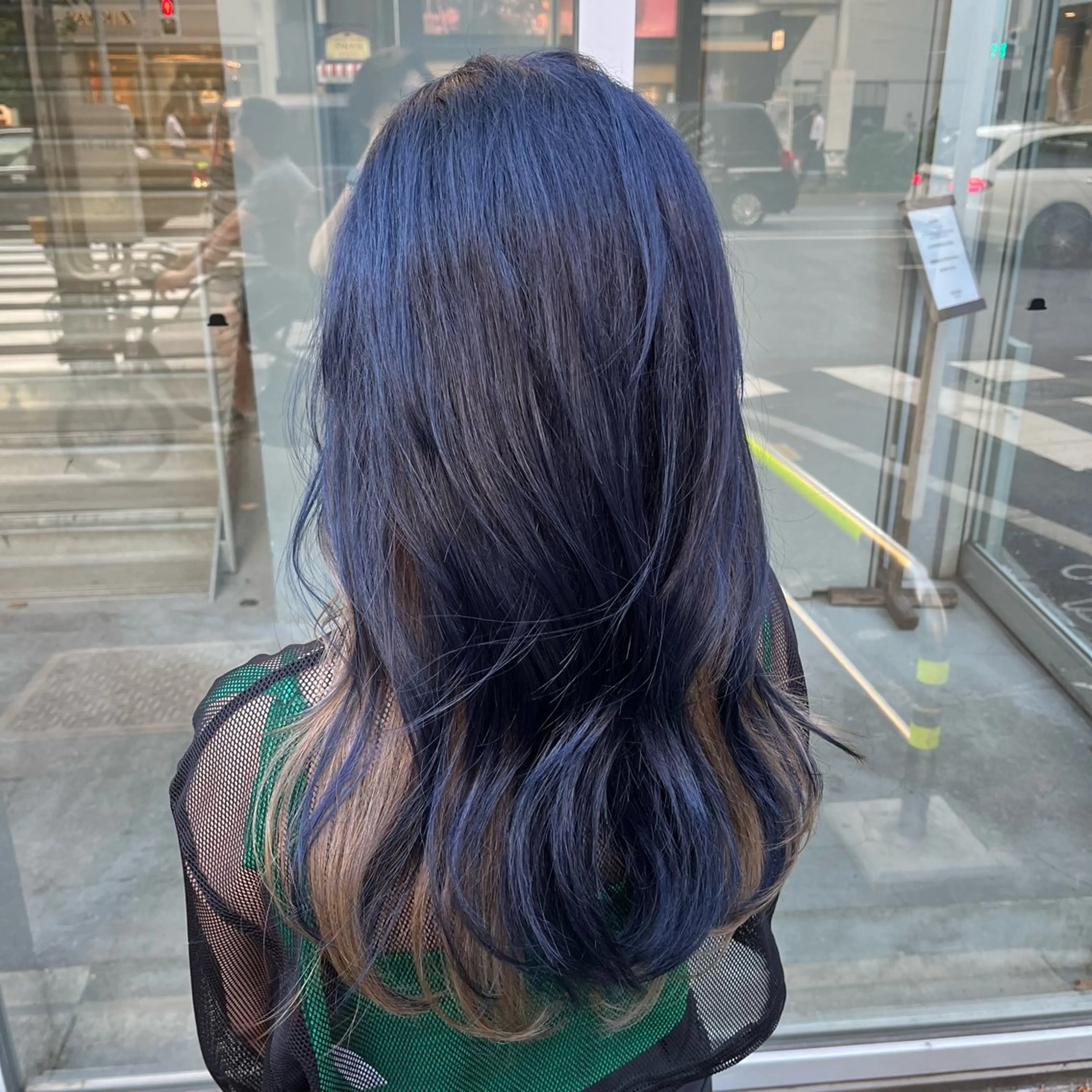 カラー 透明感× ブルーブラック/池袋のヘアスタイル