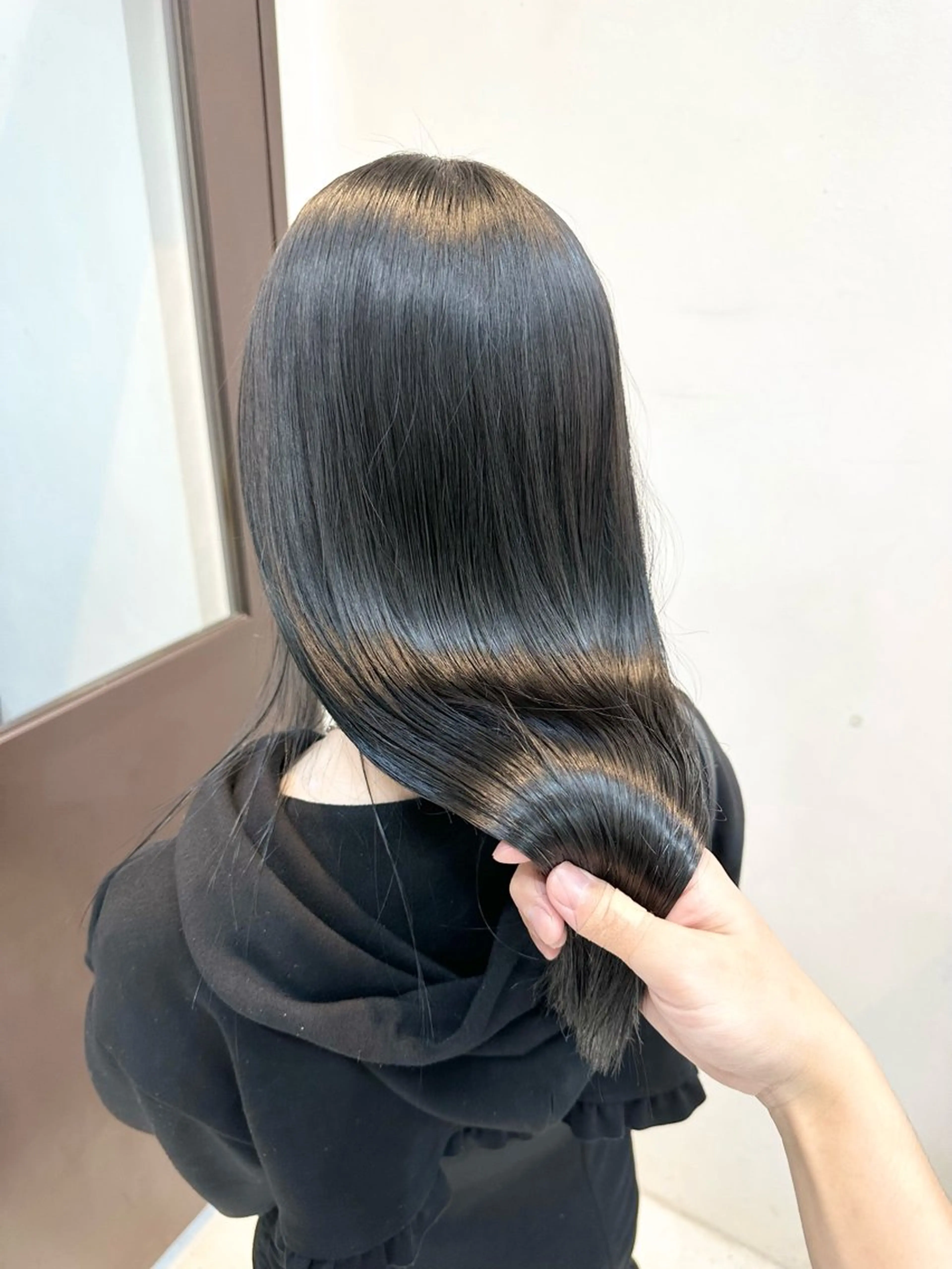 ロング カラー トリートメント カット トリートメント kai .のヘアスタイル
