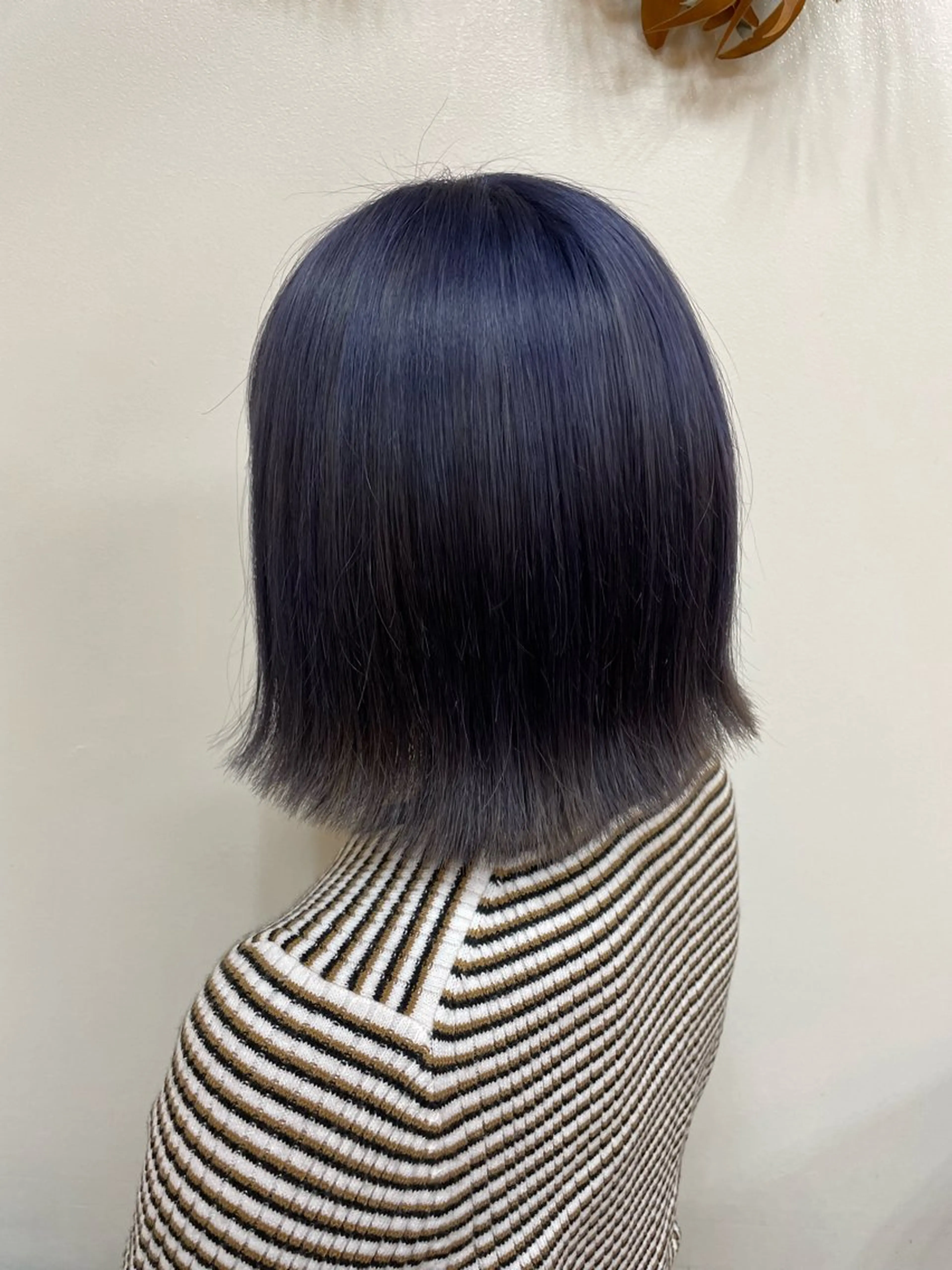 ミディアム カラー ブリーチ ブルーカラー ハイトーンカラー 韓国ヘア 🤍中西麻友🤍のヘアスタイル