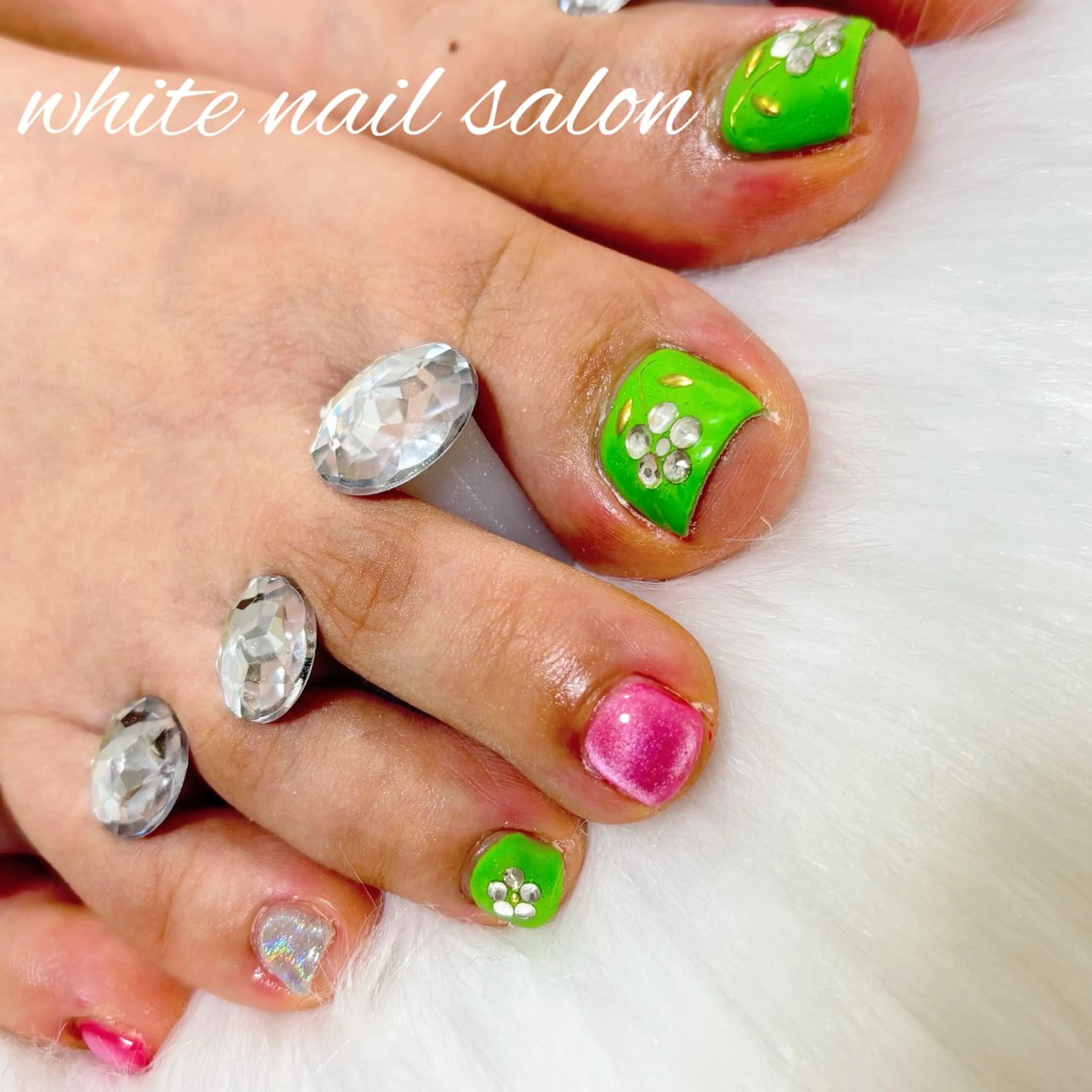 ネイル フットネイル ホワイト フットネイル white nail salonのネイルデザイン