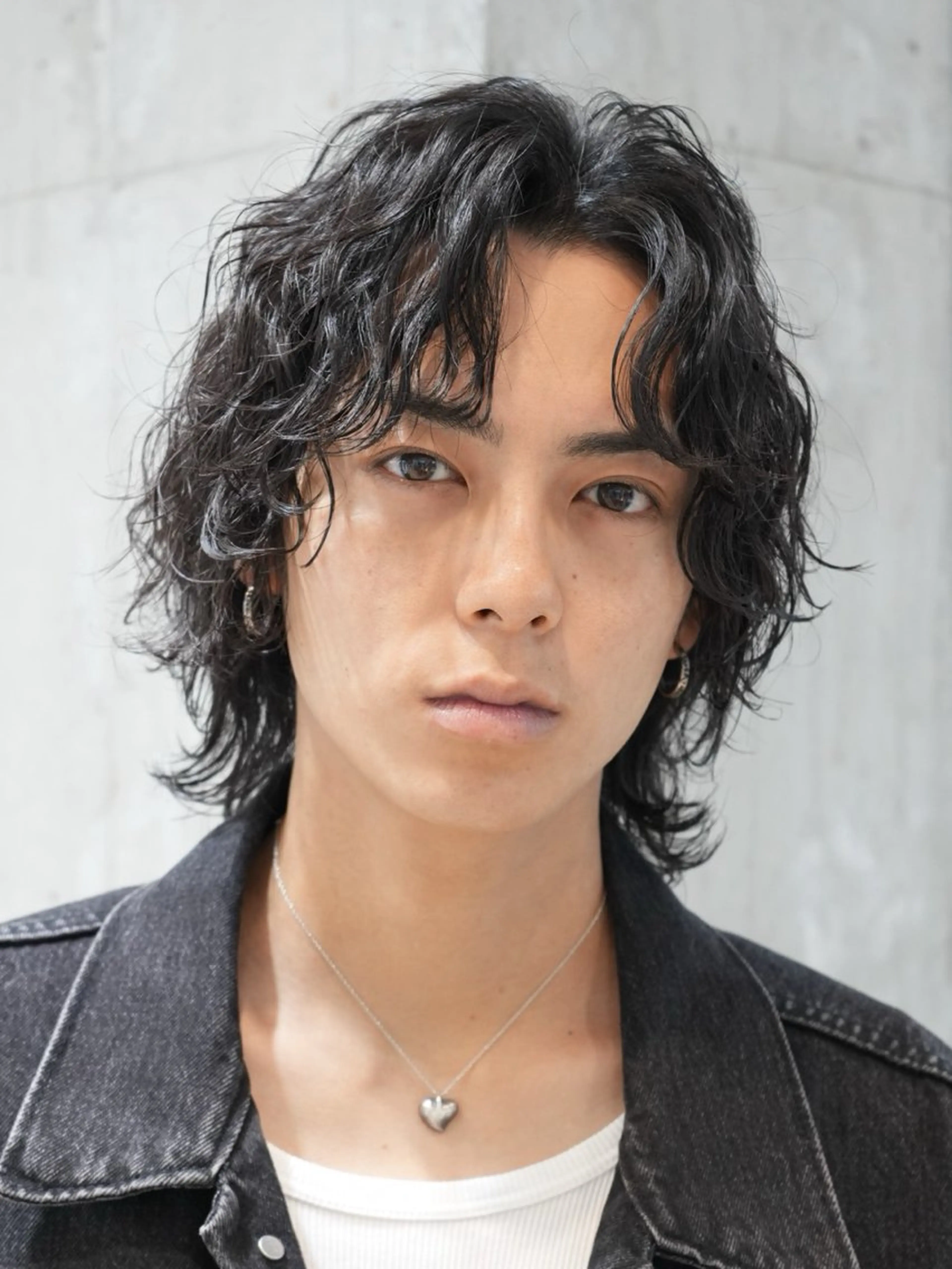 ミディアム メンズ ミディアムパーマ フェザーパーマ マッシュ メンズパーマ 学生（メンズ向け） fifth/原宿/ シャドウパーマ/カズのヘアスタイル