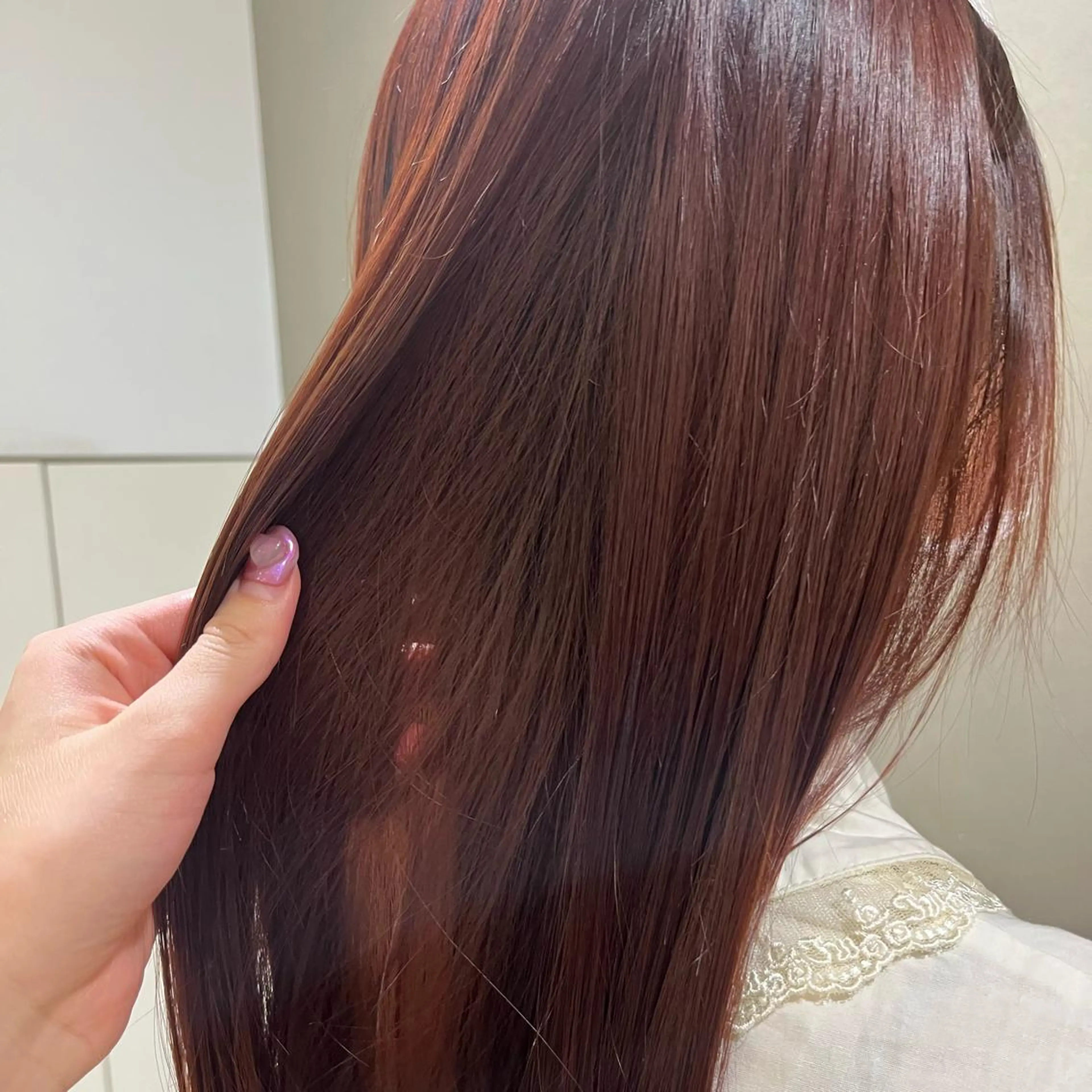 カラー 安達 葵のヘアスタイル