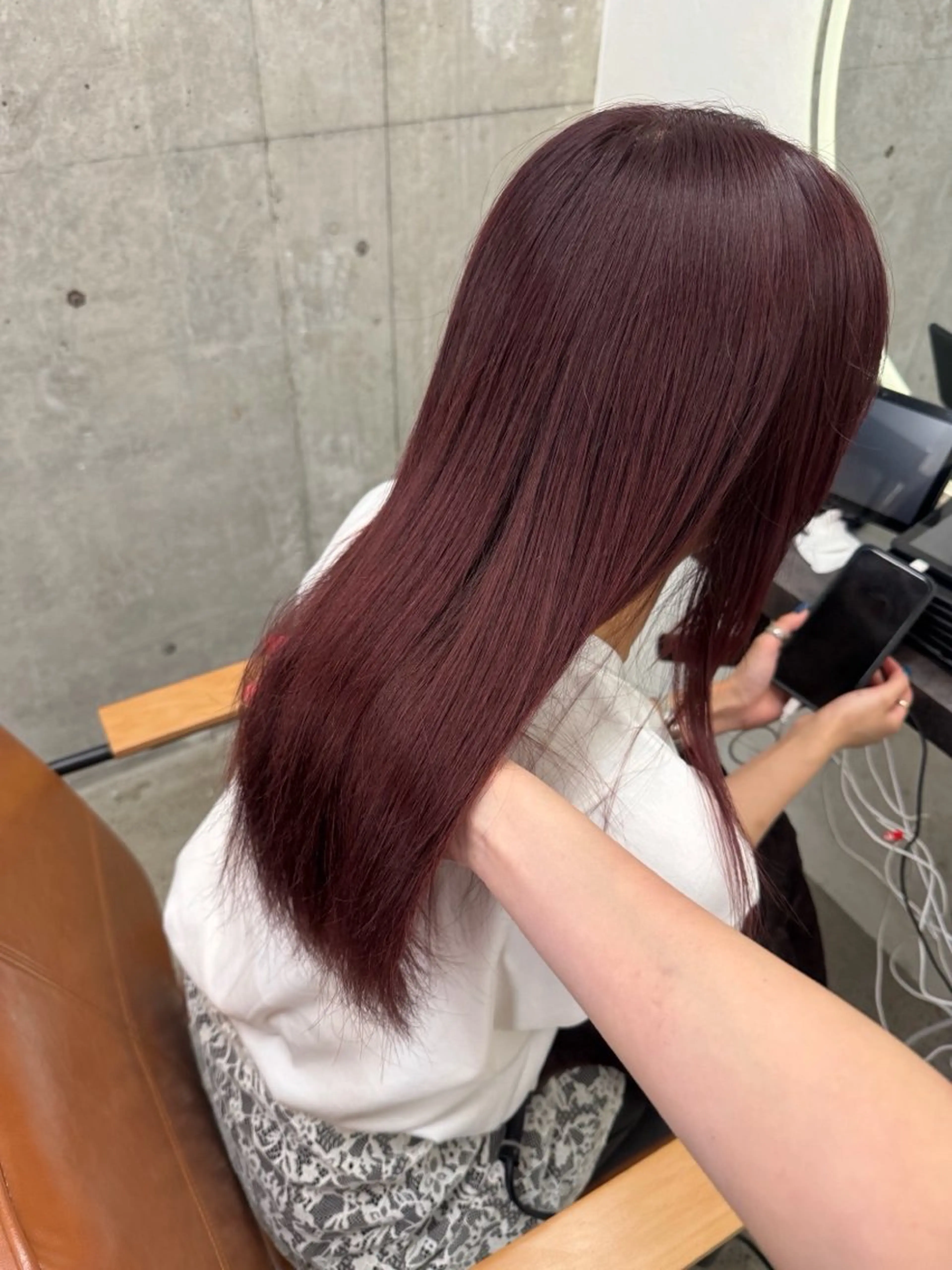 ロング カラー 綱川 彩茄のヘアスタイル