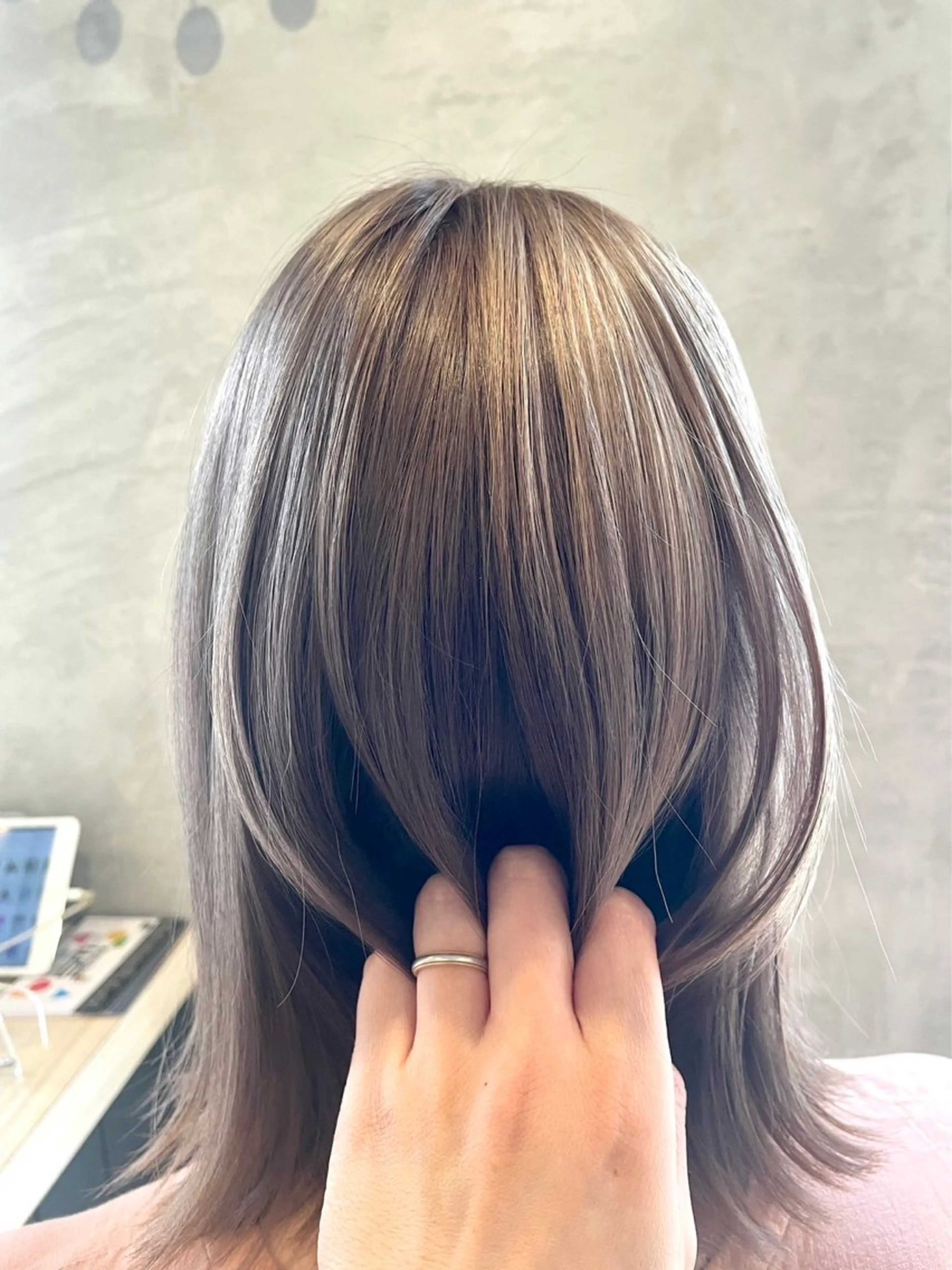 セミロング カット ヘアカラー ブリーチなし透明感 カラー✨横山 佳希のヘアスタイル