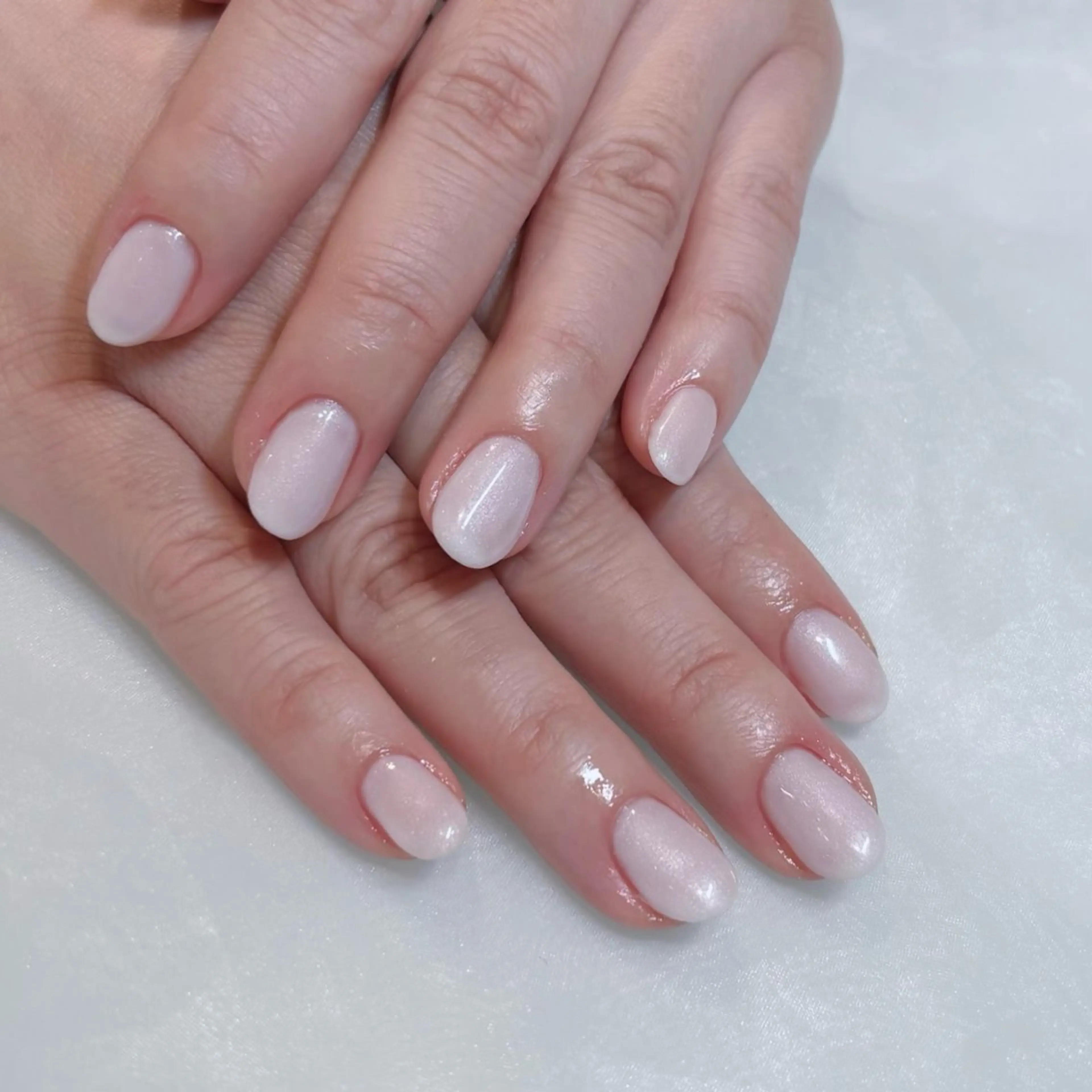 ネイル ラメ(グリッター) ワンカラーネイル ホワイト ハンドネイル 🩷Hiyori 栄駅/韓国ワンホンのネイルデザイン