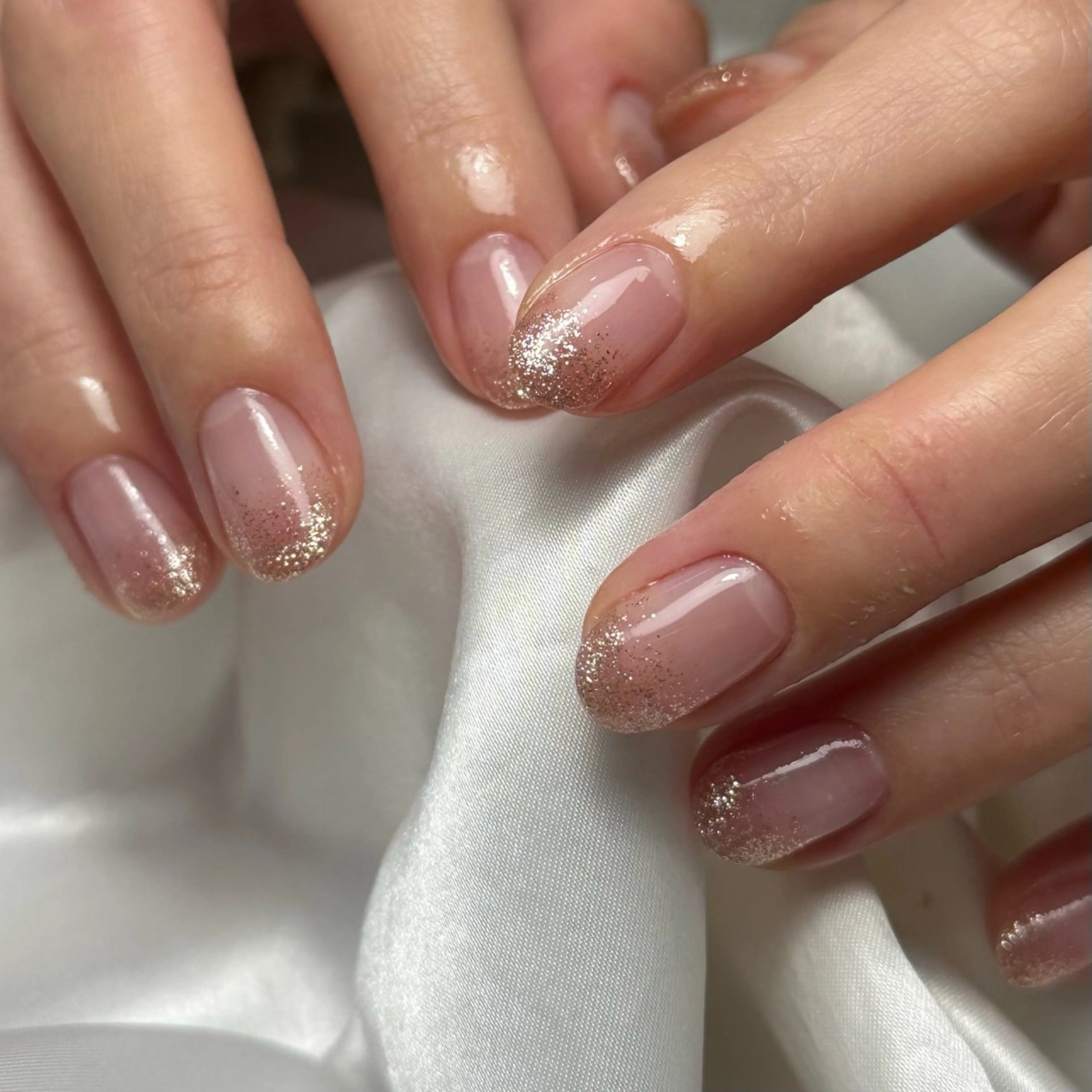 ネイル ゴールド ラメ(グリッター) Ray nail natsu🎀のネイルデザイン