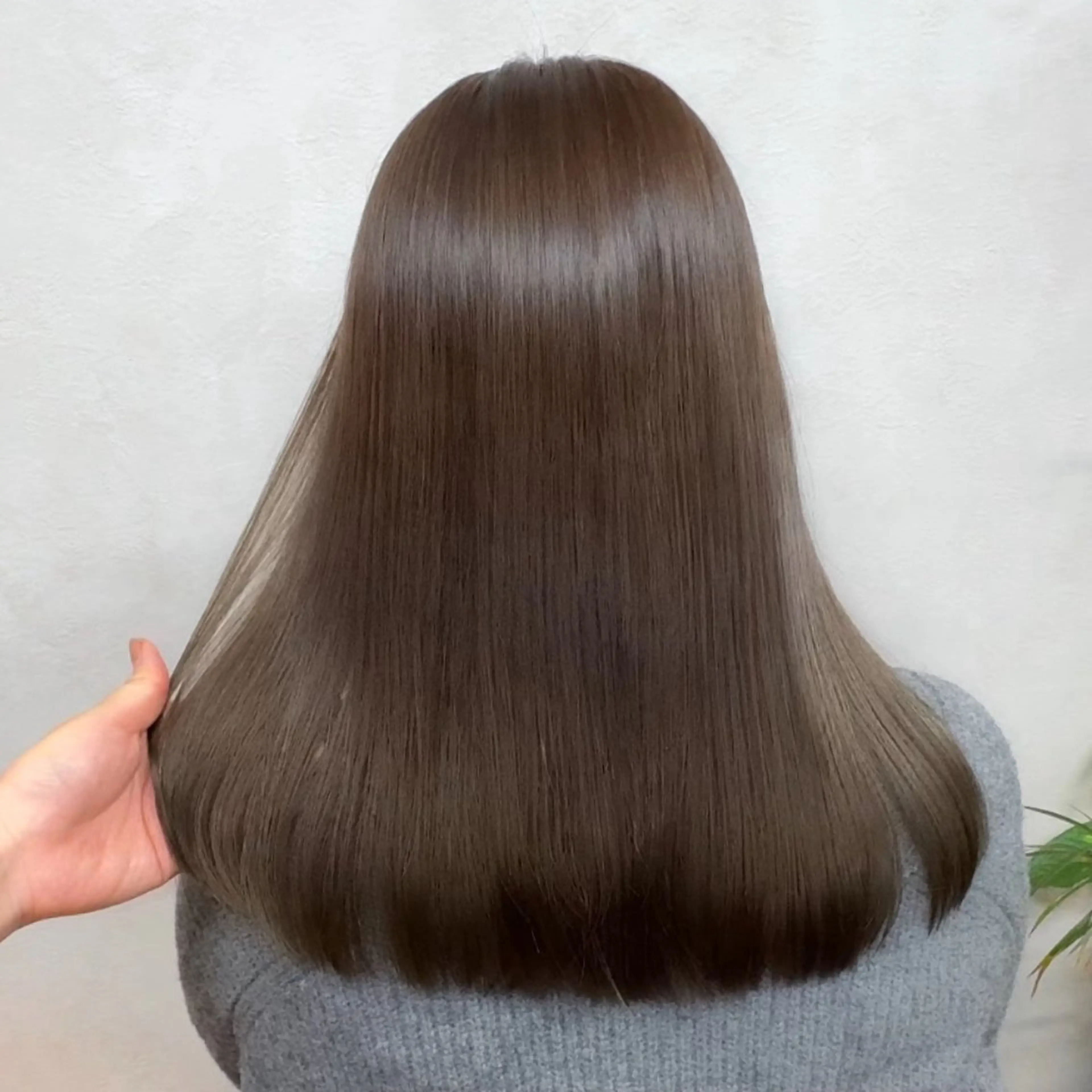 セミロング 井上 彩加のヘアスタイル