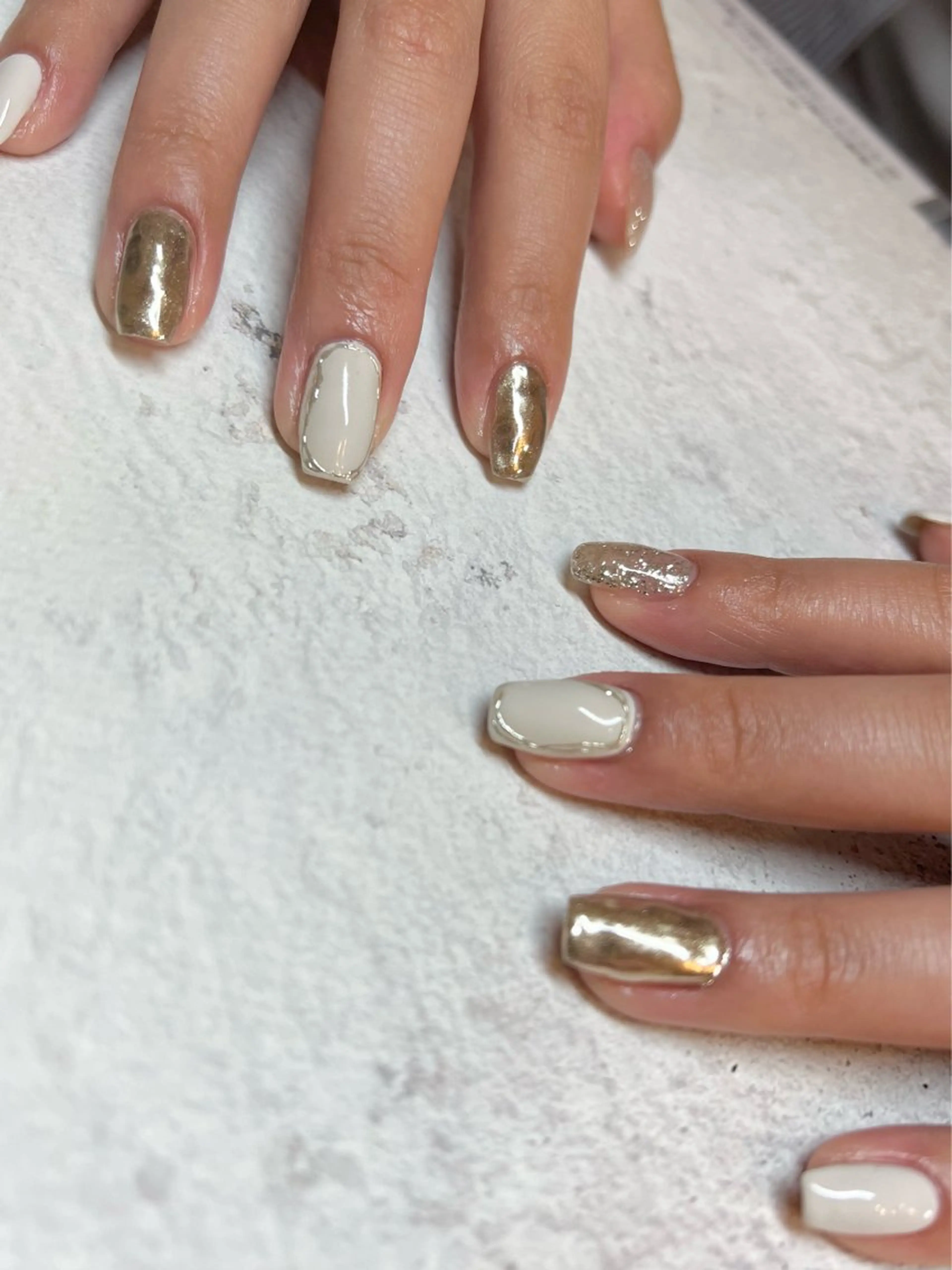 ネイル ホワイト REPLENDA/ azusa(石井梓)のネイルデザイン